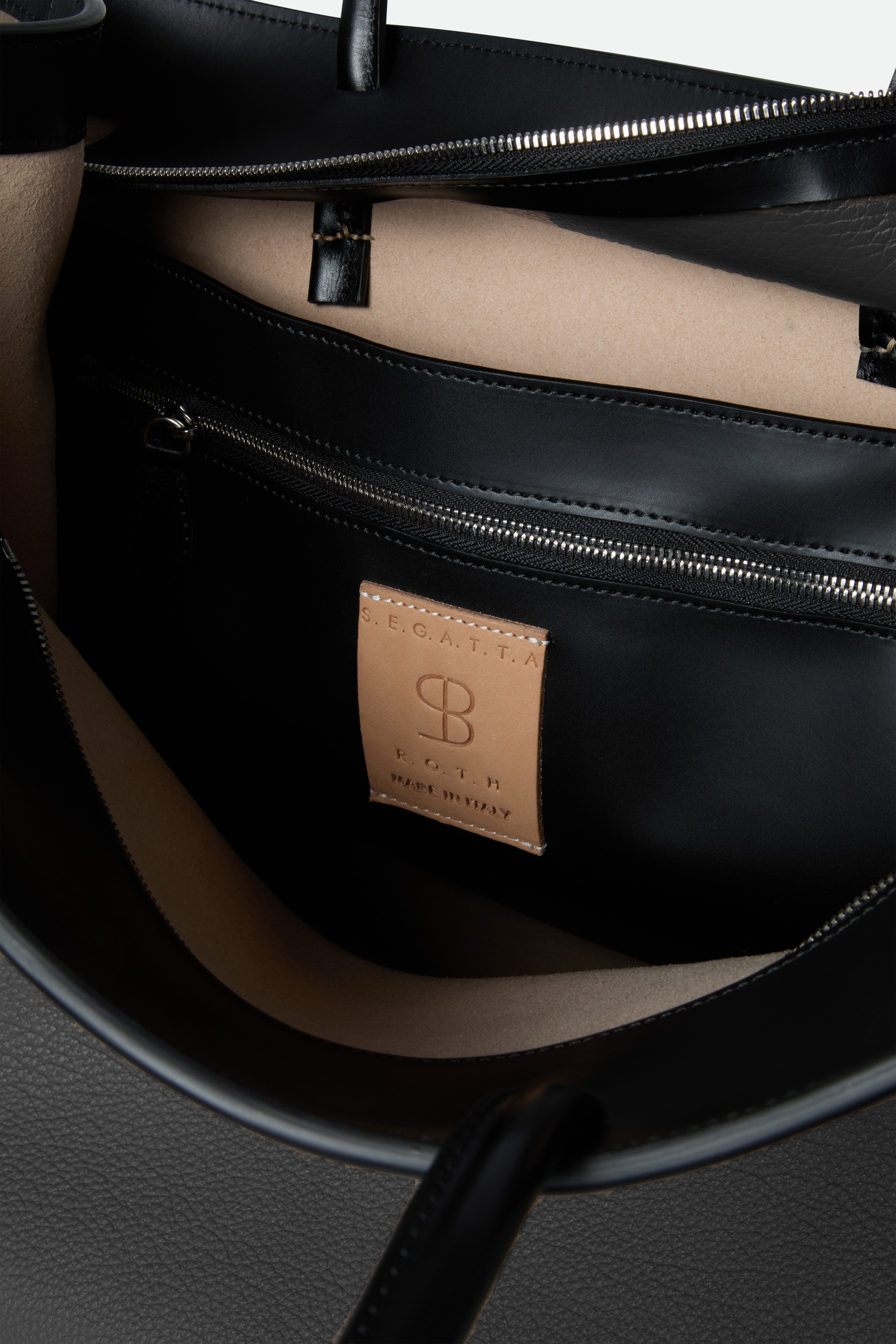 BETTONA 19" IN ITALIAN LEATHER BLACK