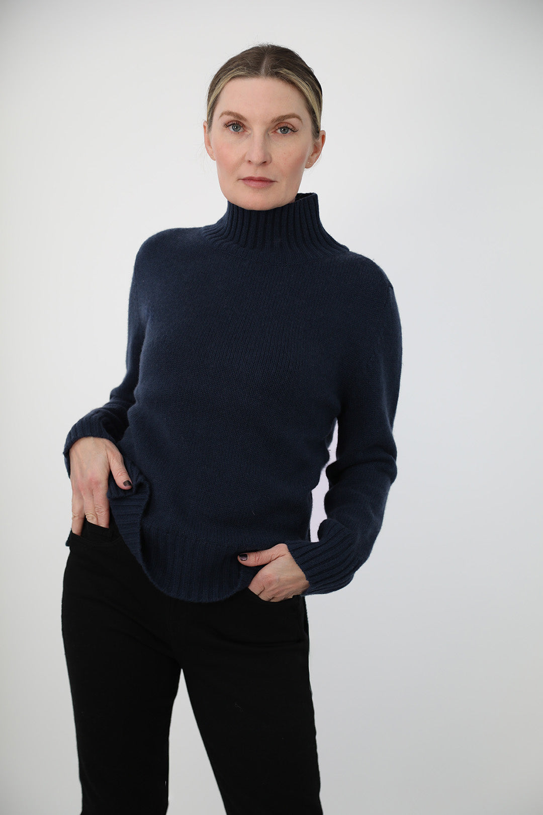 BERWICK TURTLENECK SWEATER IN CASHMERE MERINO 4 PLY KNIT