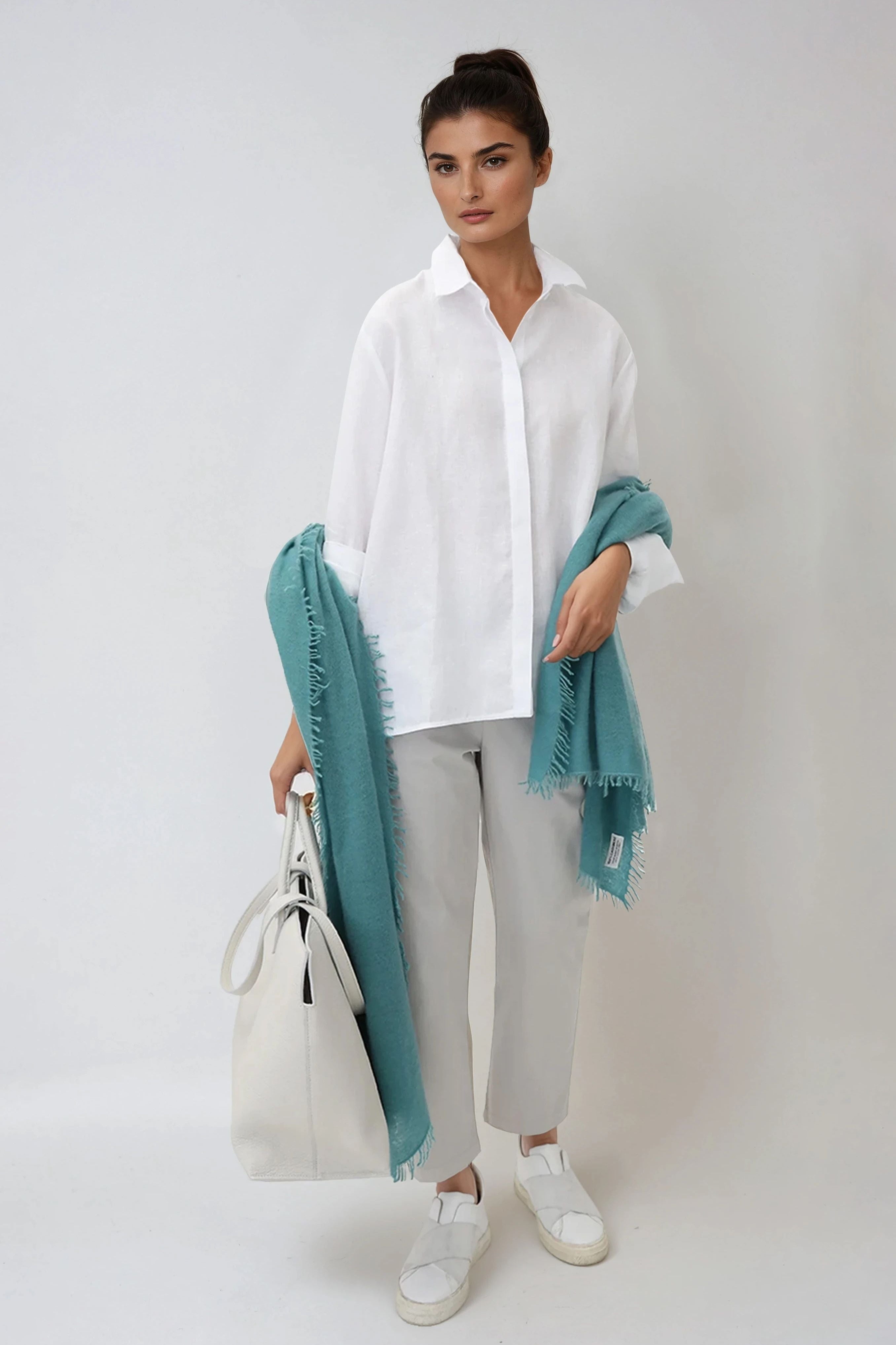 ÉLAN SCARF IN CASHMERE SEAFOAM