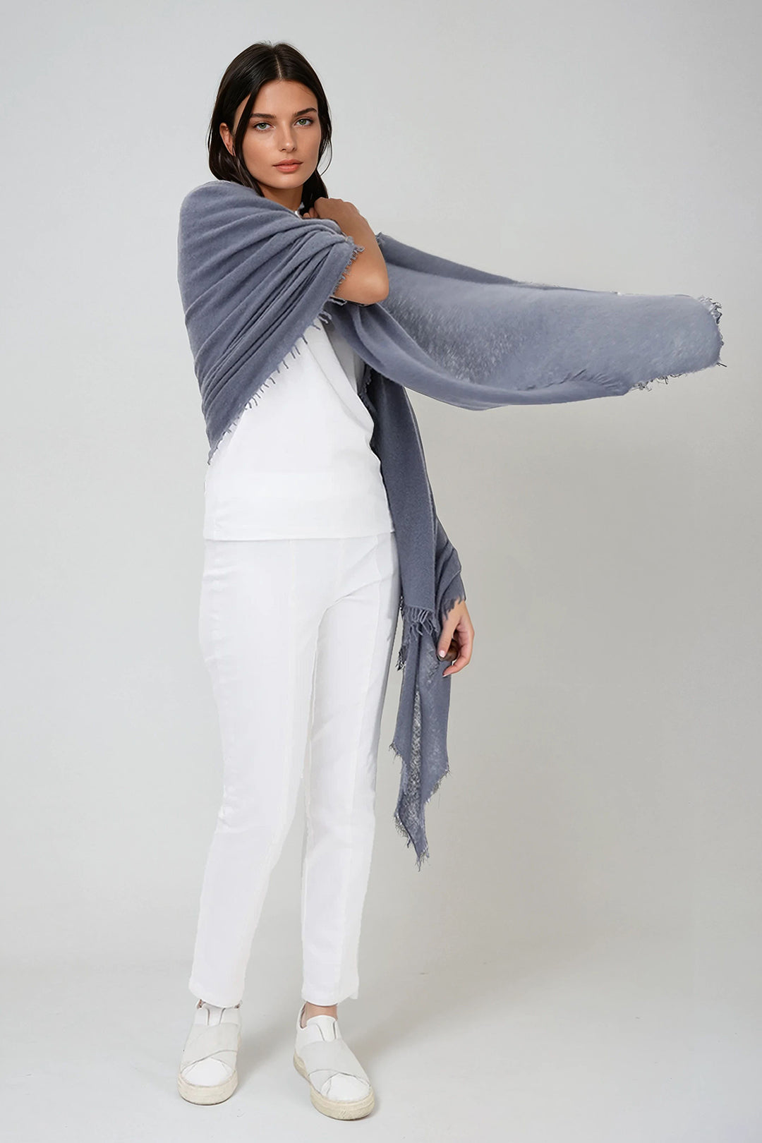ÉLAN SCARF IN CASHMERE SLATE GREY