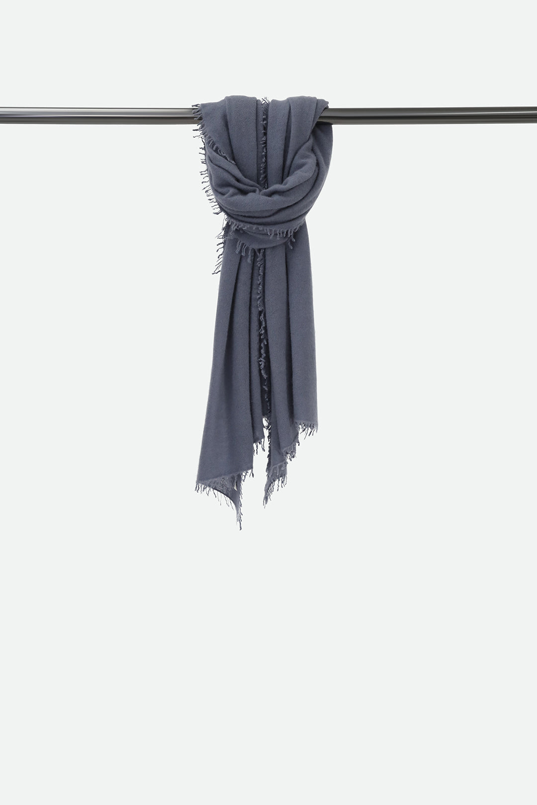 ÉLAN SCARF IN CASHMERE SLATE GREY