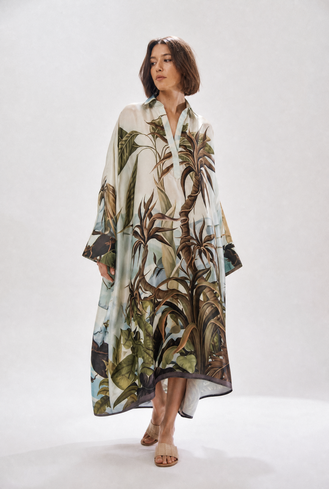 KONA KAFTAN IN LIGHTWEIGHT SILK NATURAL PALMS