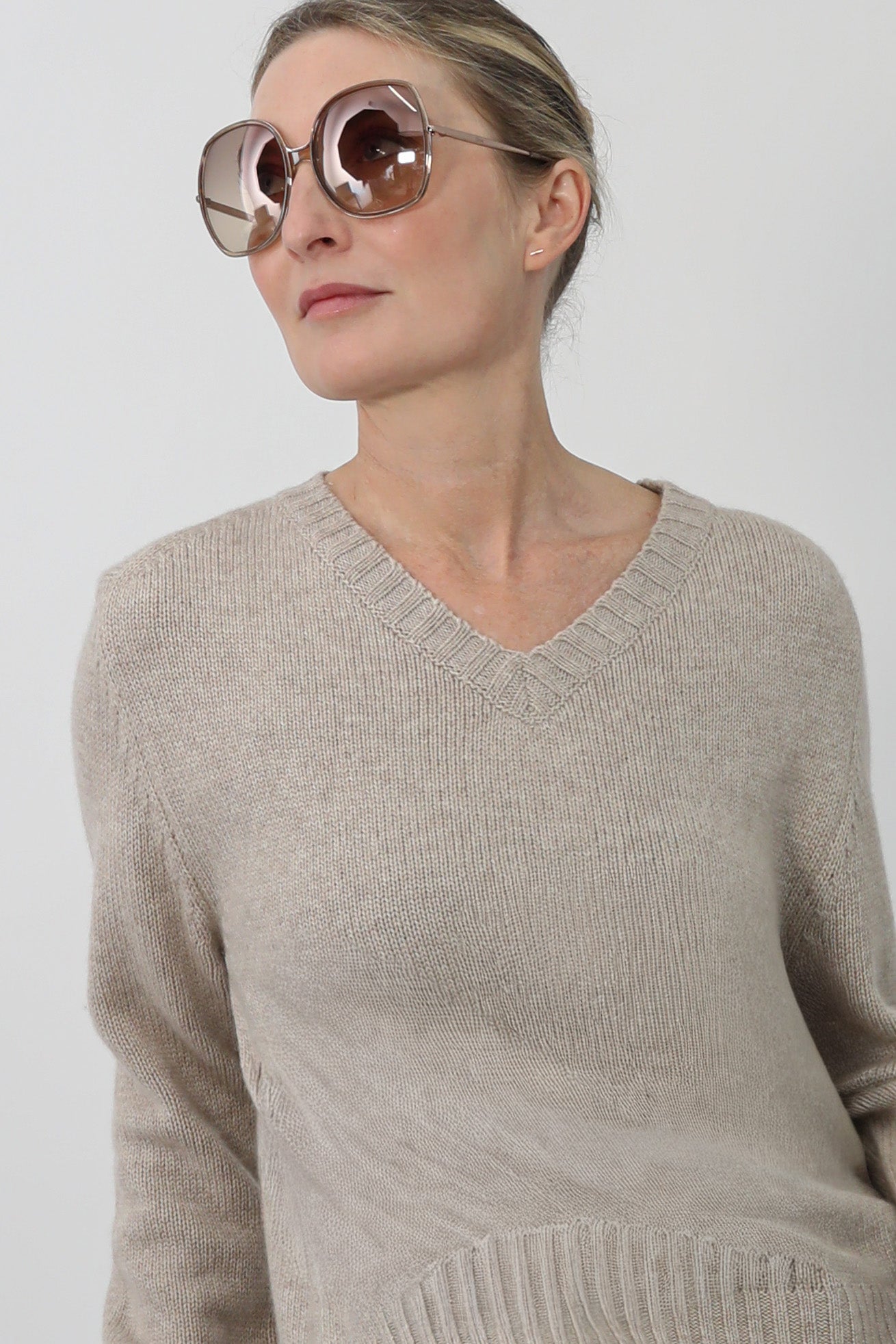 INVERNESS V NECK SWEATER IN CASHMERE MERINO 4 PLY KNIT