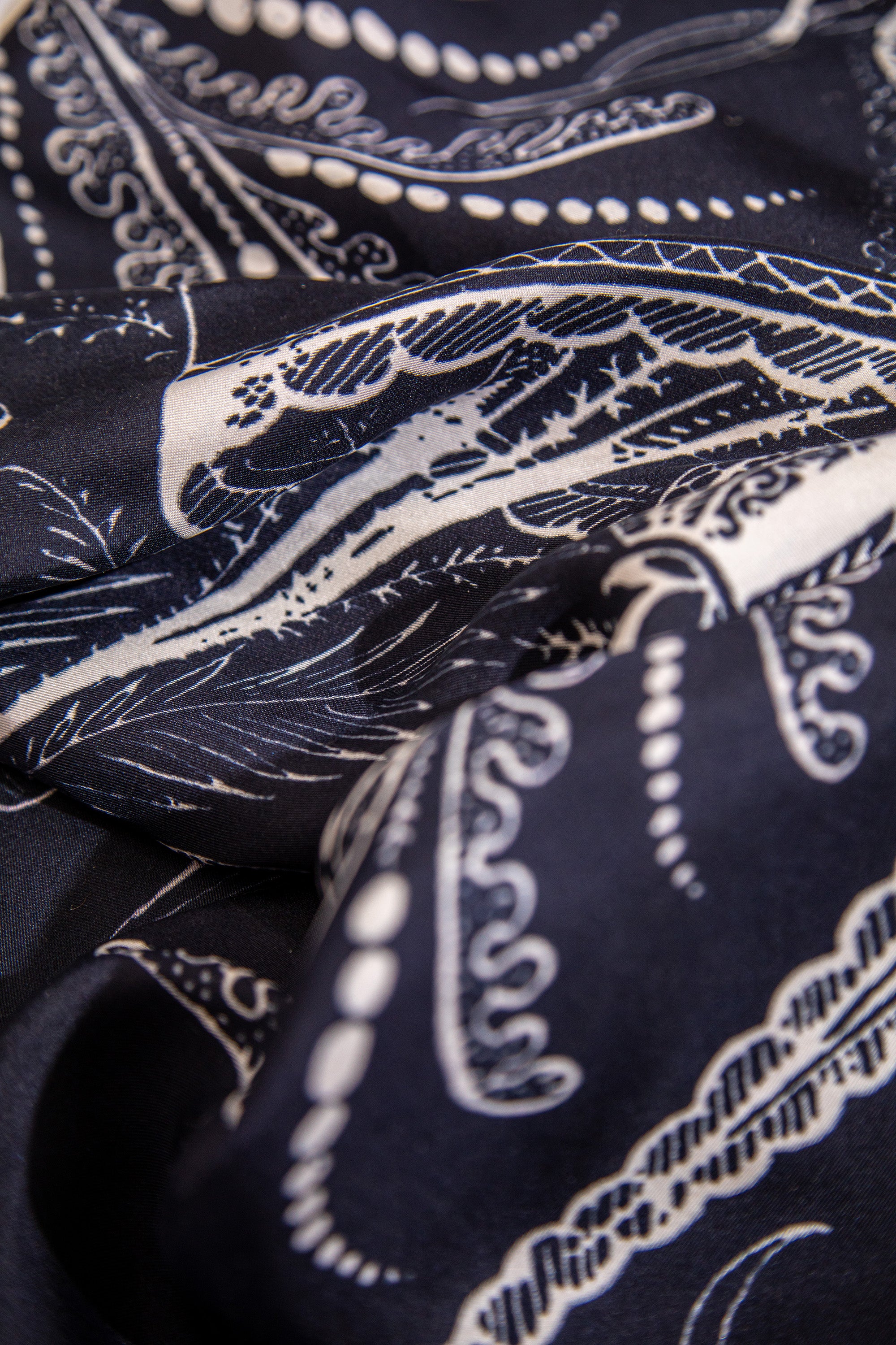 SILK TWILL SQUARE SCARF IN PAISLEY BLEU MARINE
