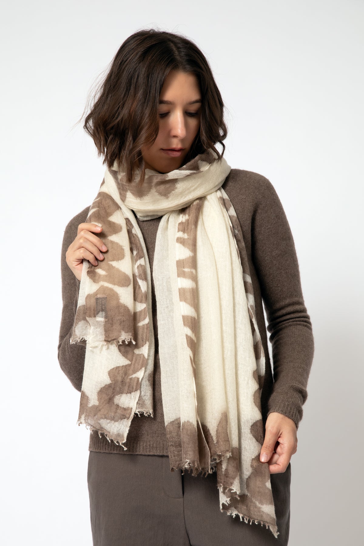 IVORY COCOA SCARF IN HAND-DYED CASHMERE