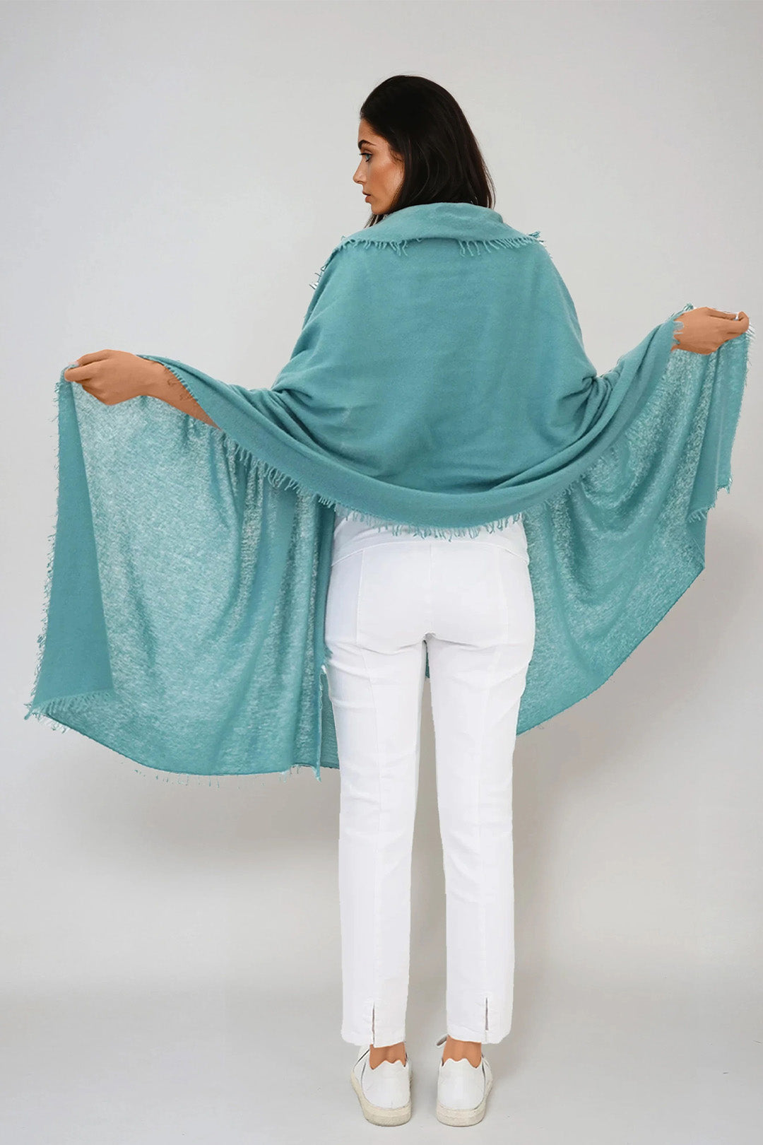 ÉLAN SCARF IN CASHMERE SEAFOAM