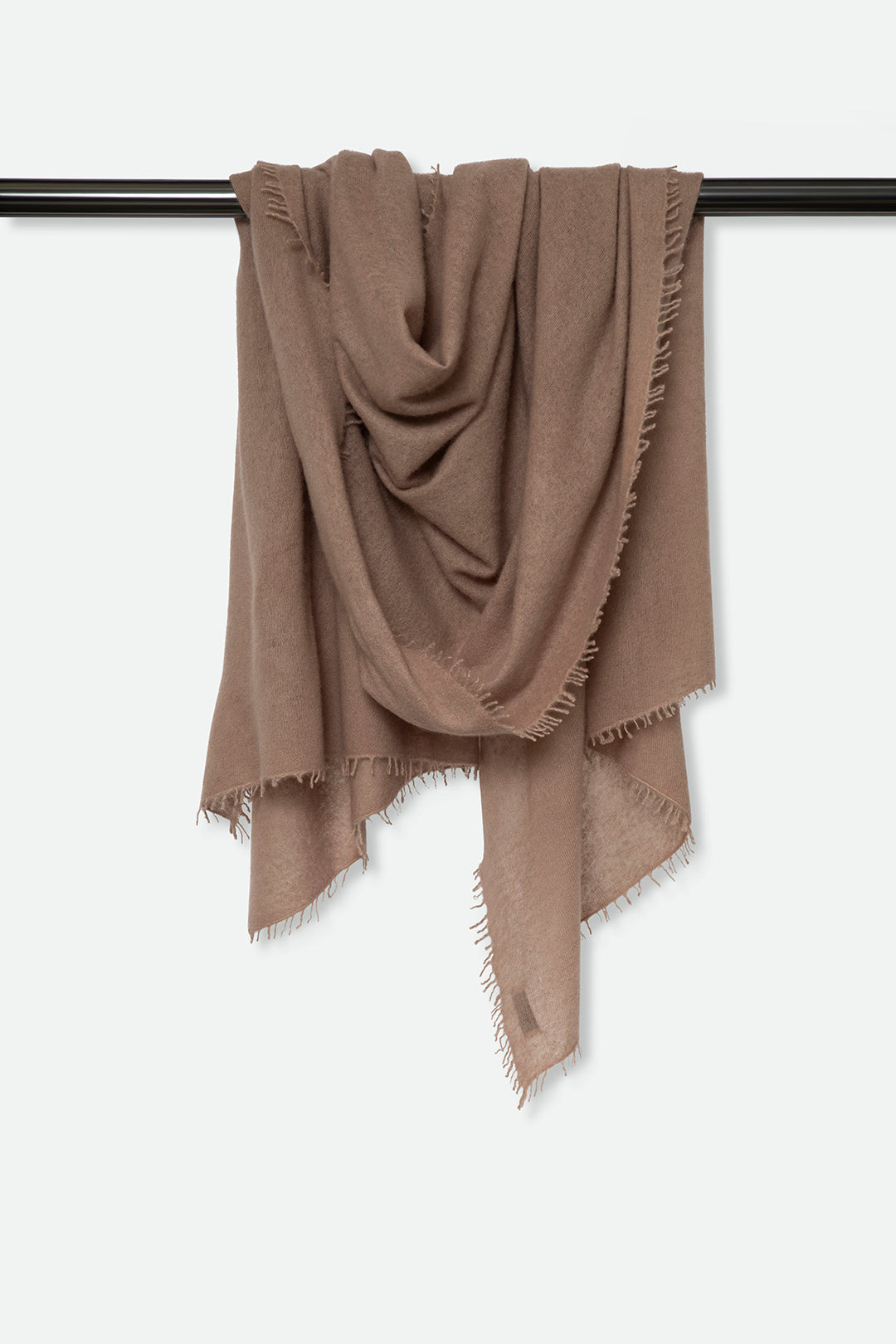 ÉLAN SCARF IN CASHMERE TOAST