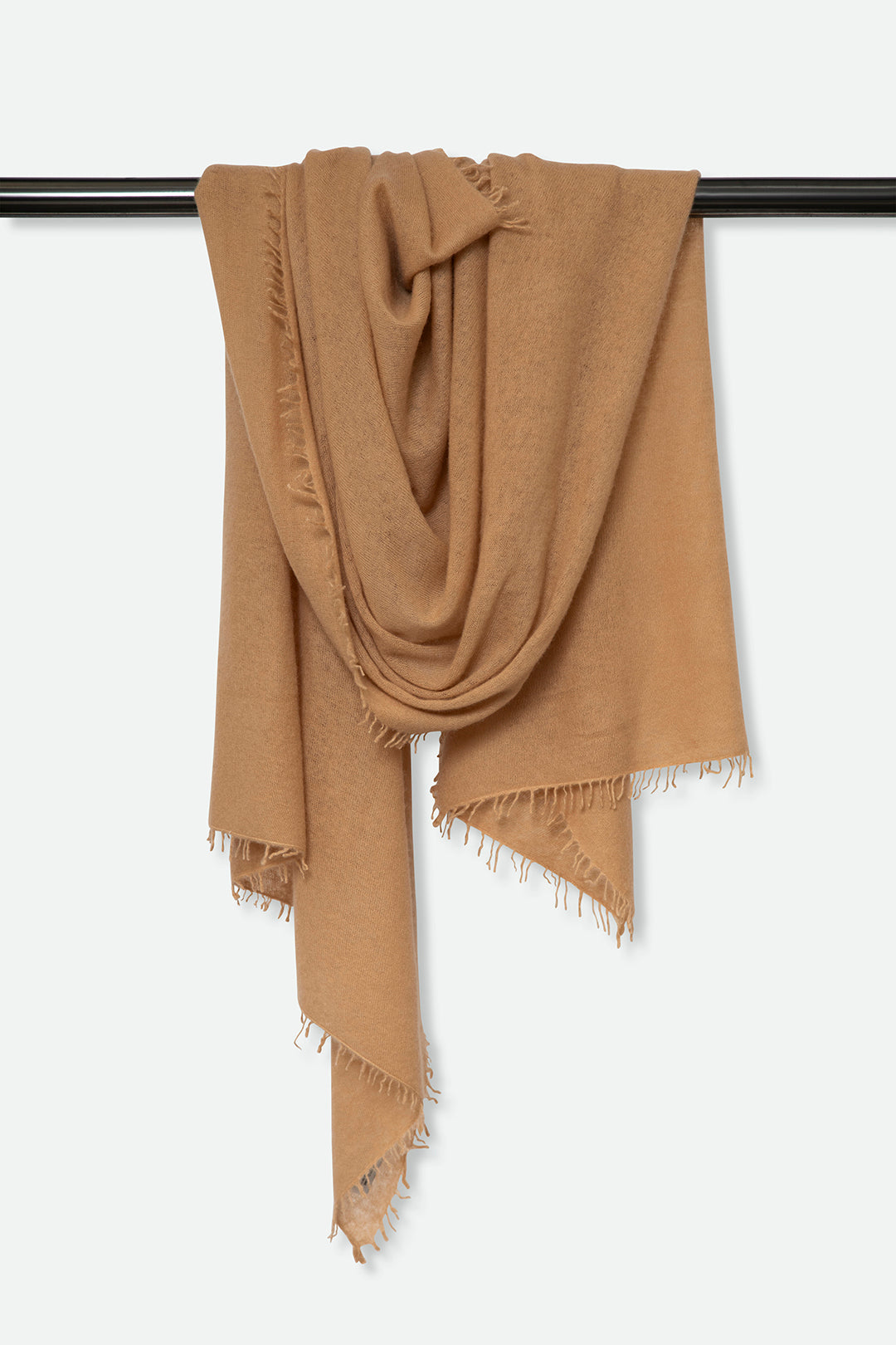 ÉLAN SCARF IN CASHMERE CAMEL
