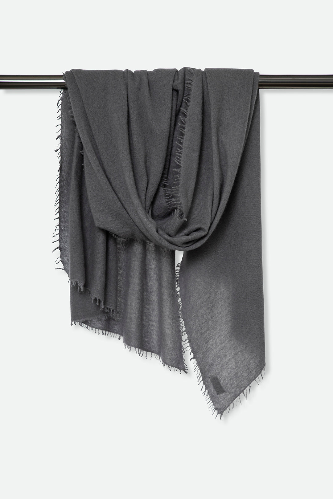 ÉLAN SCARF IN CASHMERE THUNDER GREY