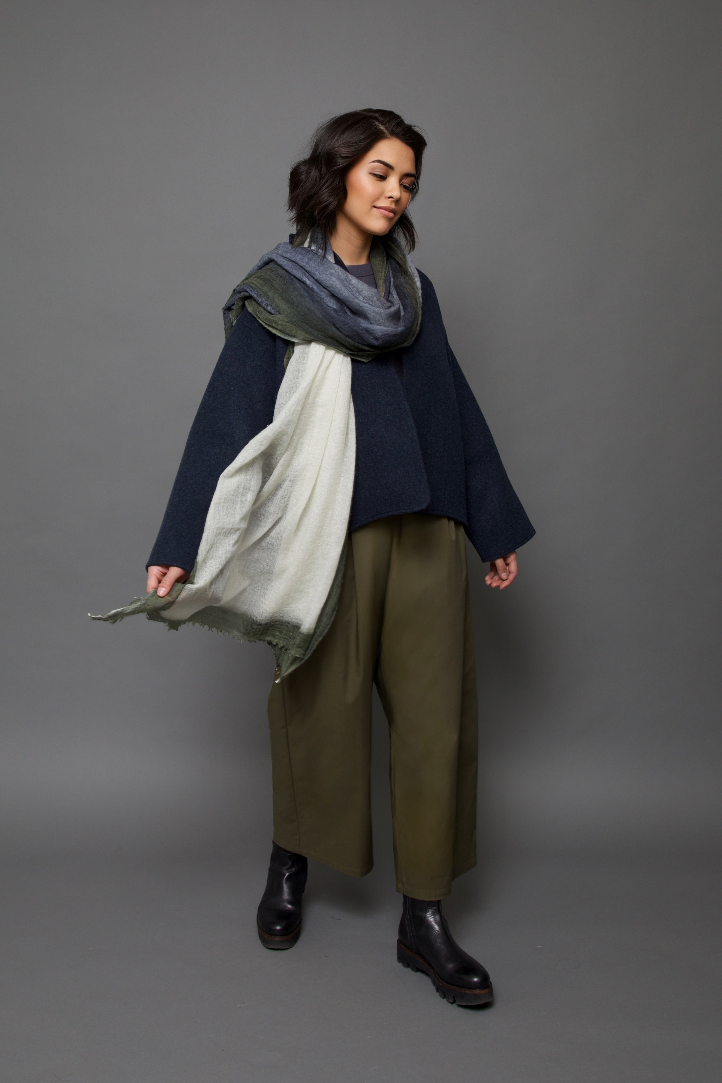 KHAKI OYSTER CHARCOAL SCARF IN HAND DYED CASHMERE