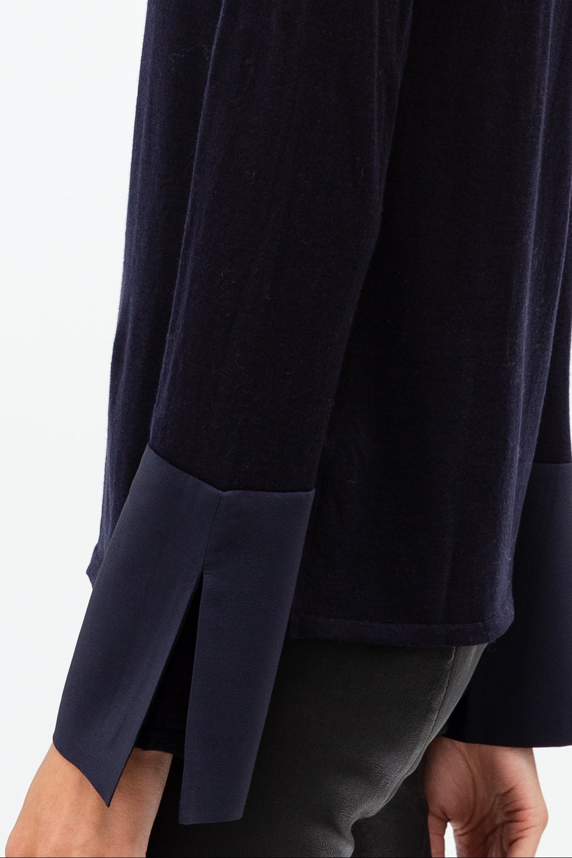 ALIA SOFT V-NECK TOP WITH SILK CUFF DETAIL IN FINE MERINO WOOL