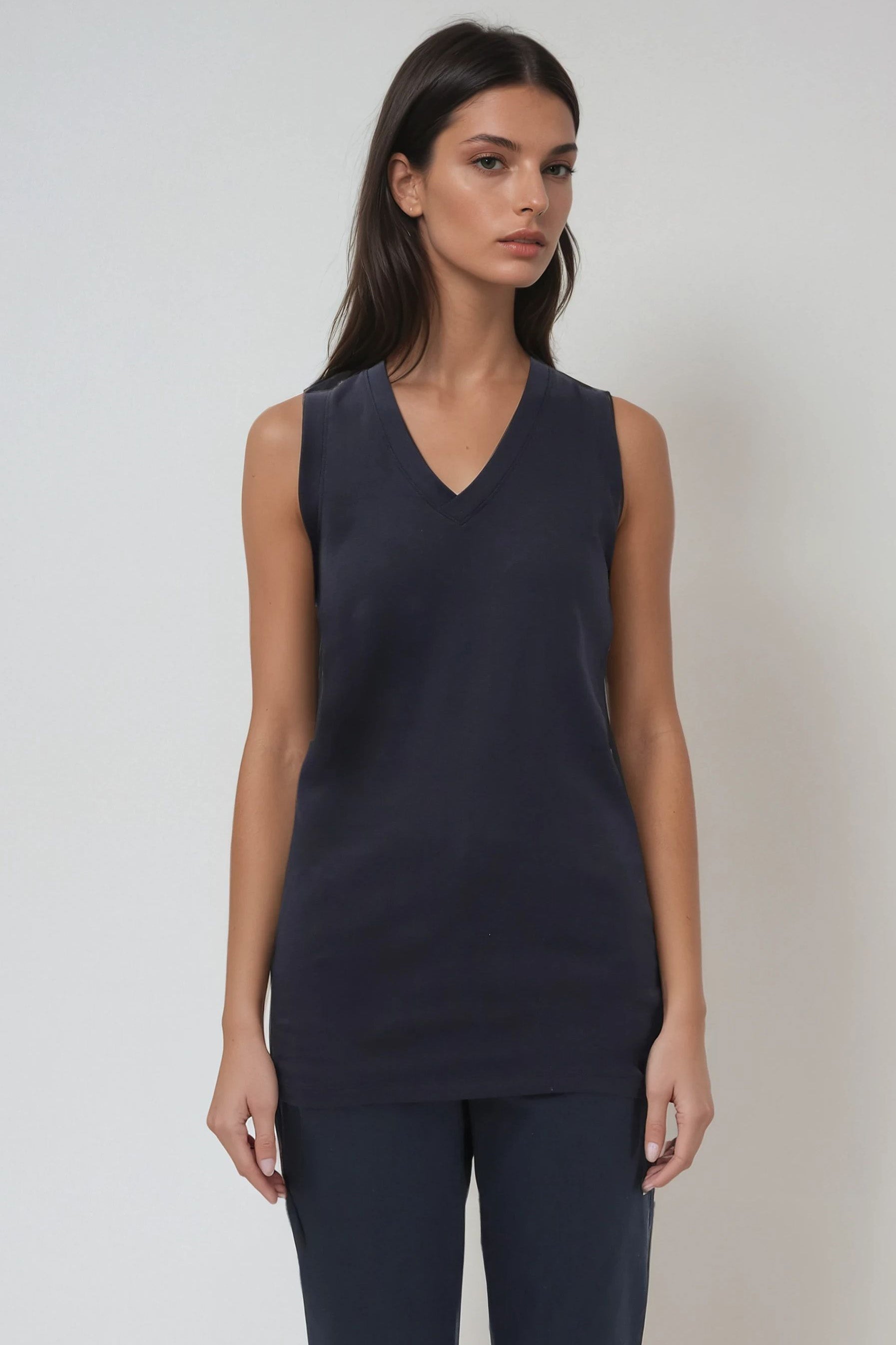 V-NECK MUSCLE TANK IN PIMA COTTON STRETCH