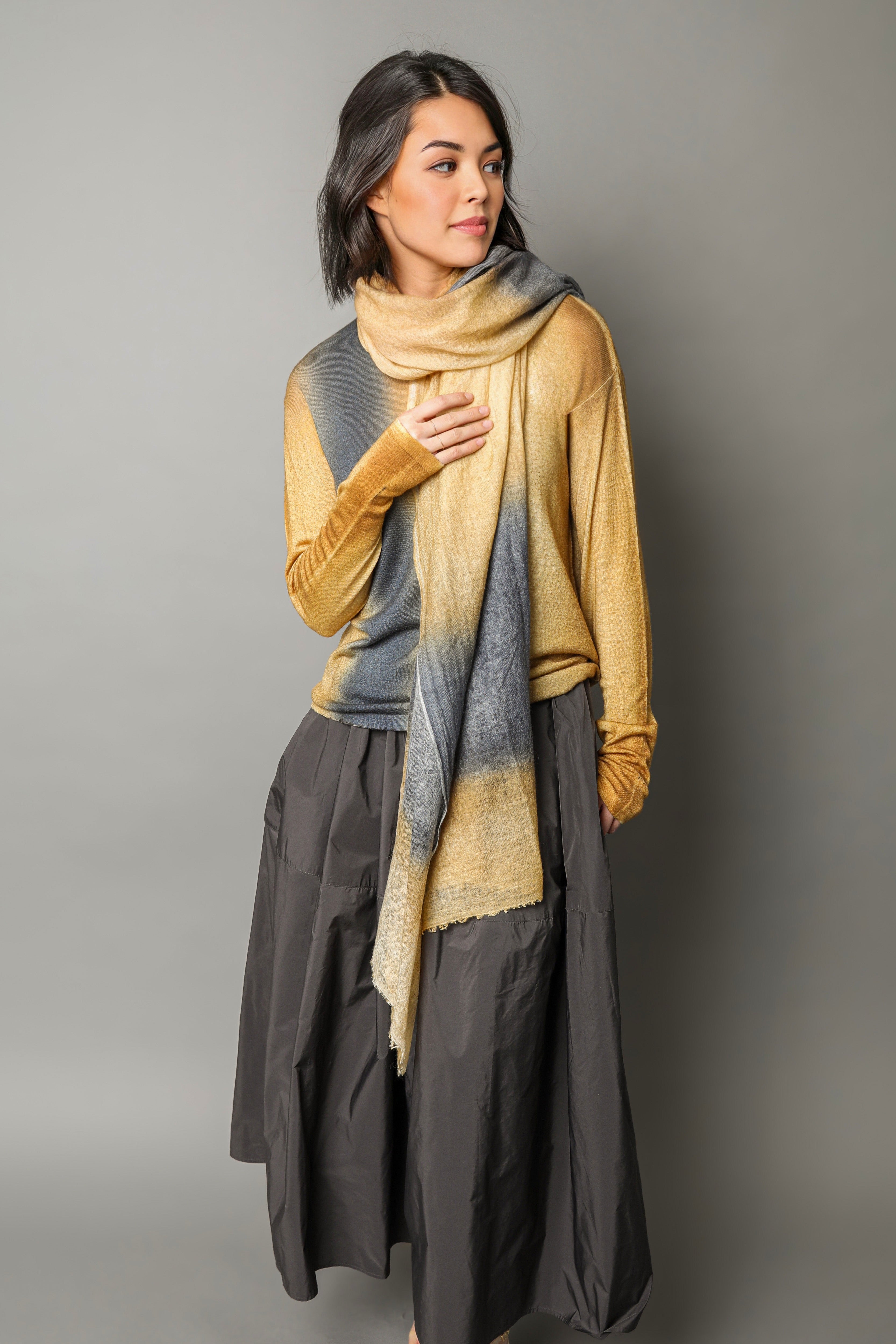 SHILOH CREW IN HAND-DYED CASHMERE GOLD CHARCOAL STRIPE