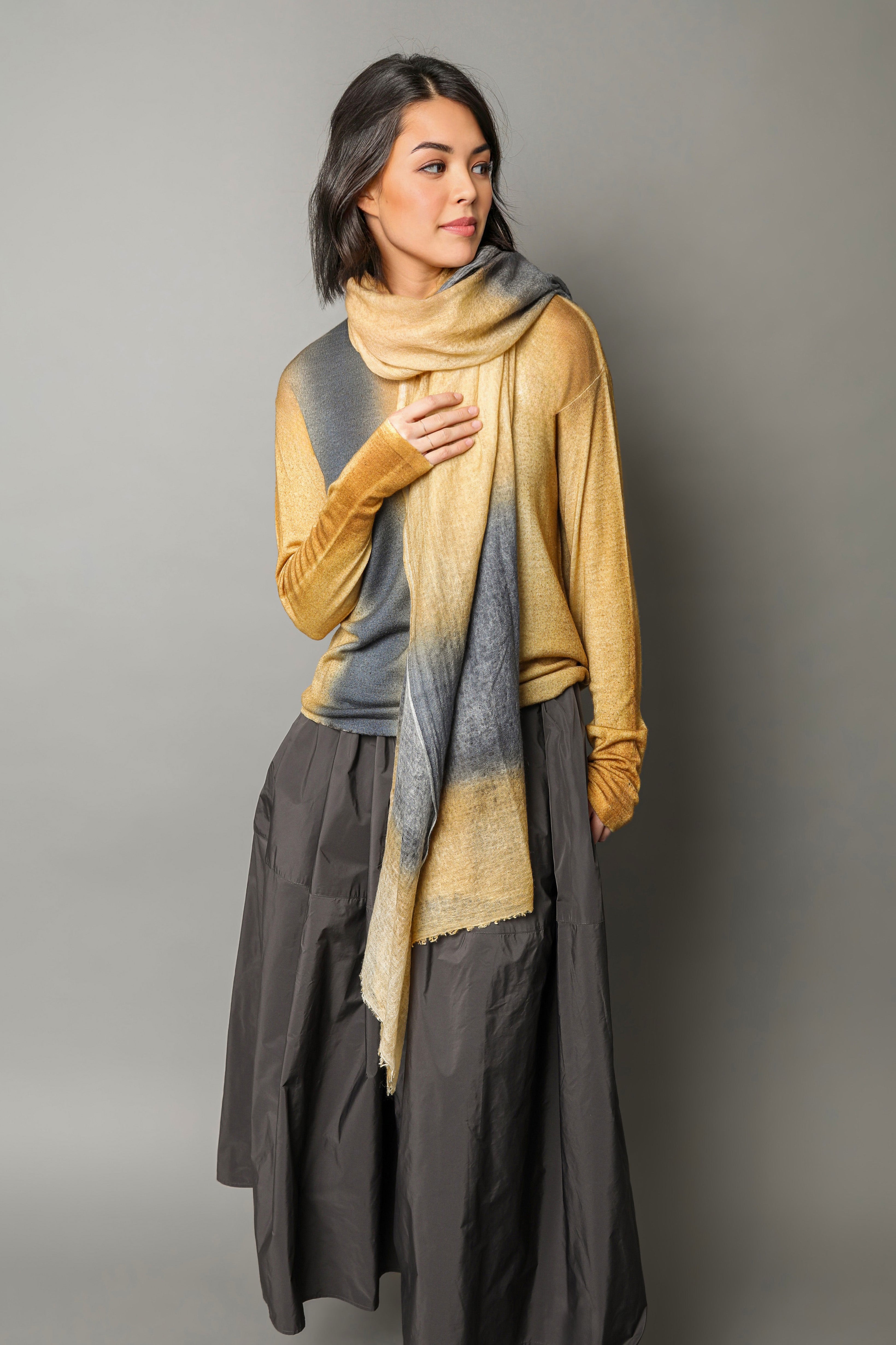 SHILOH CREW IN HAND-DYED CASHMERE GOLD CHARCOAL STRIPE