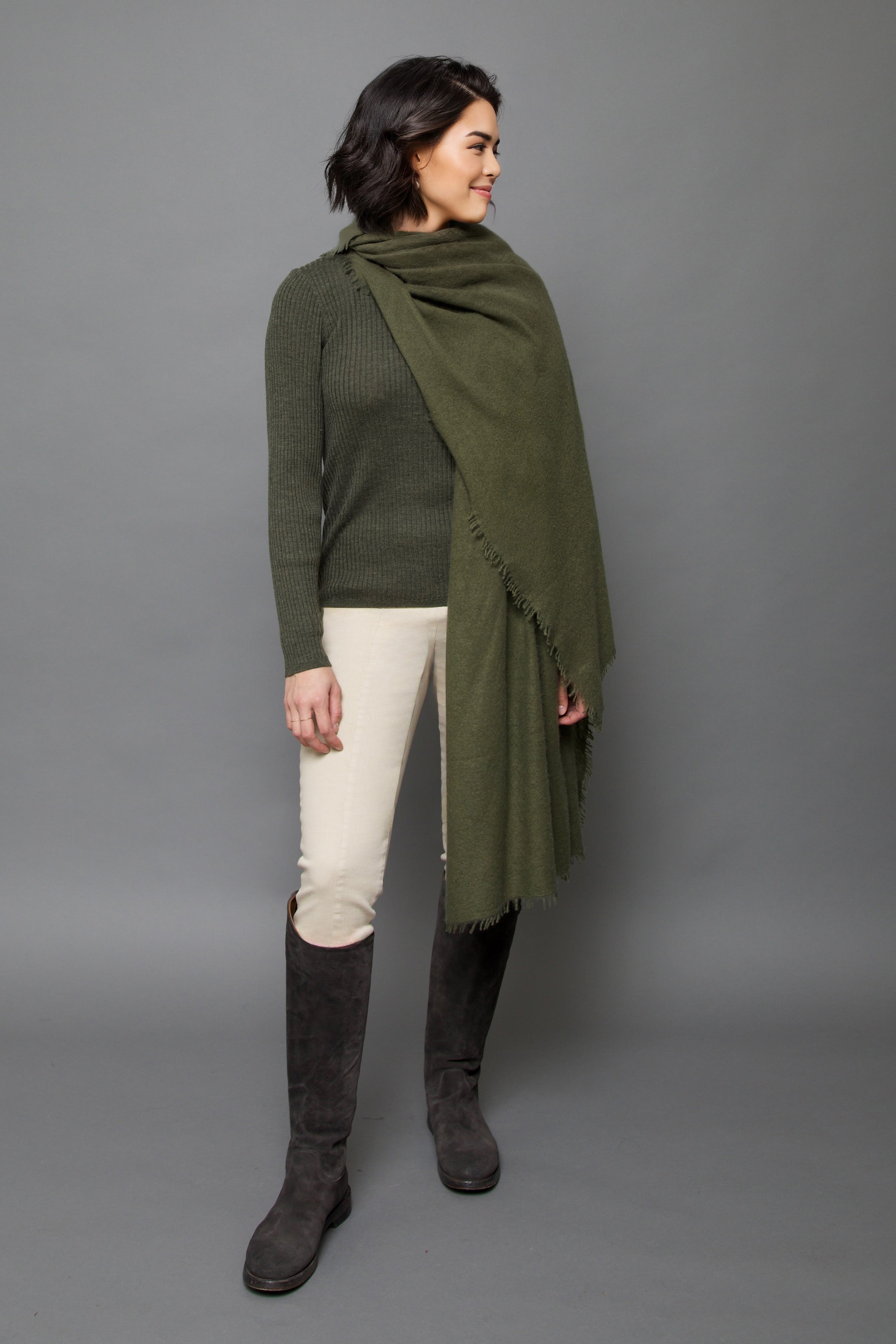 ÉLAN SCARF IN CASHMERE AVOCADO