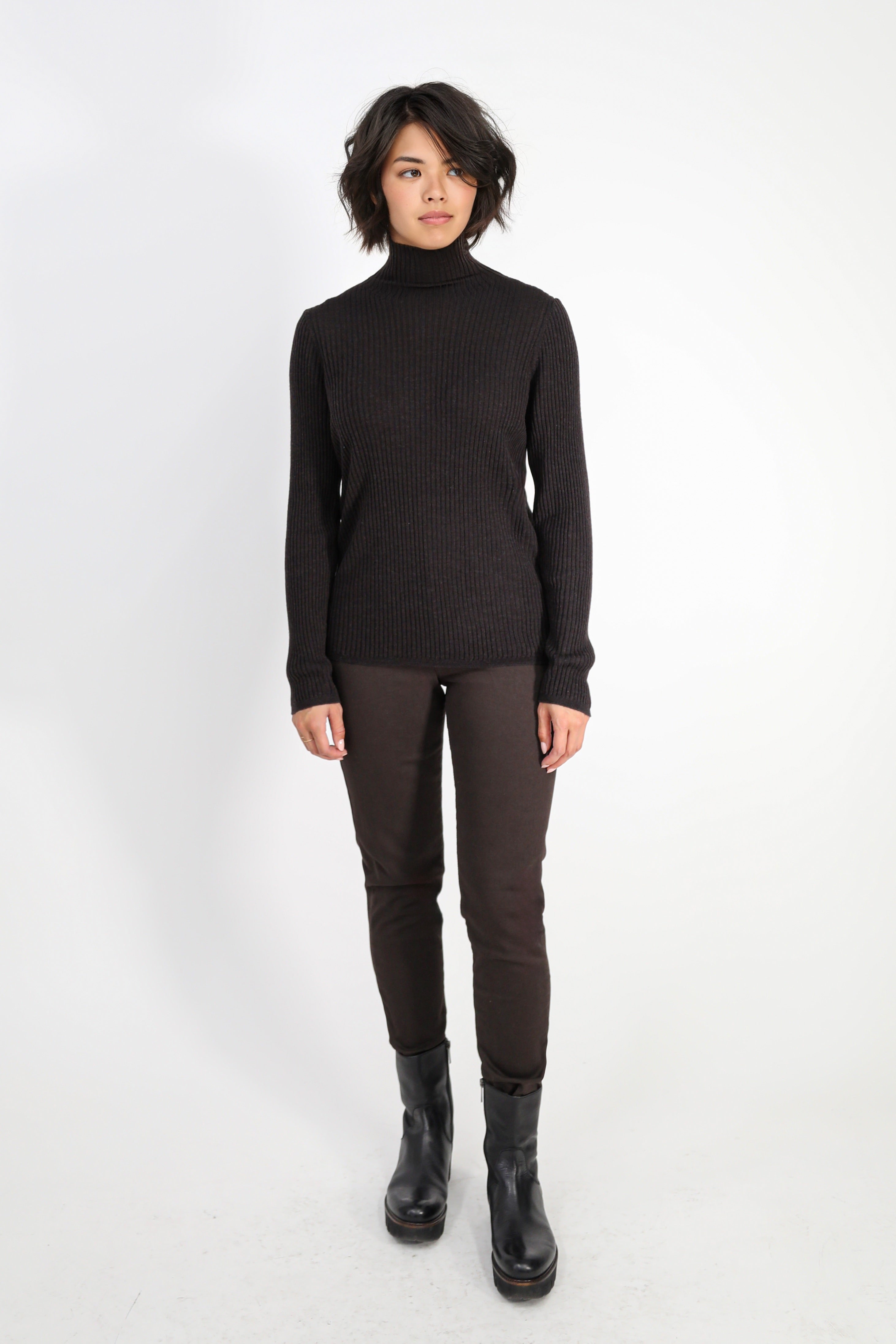 STRATO RIBBED TURTLENECK IN FINE MERINO