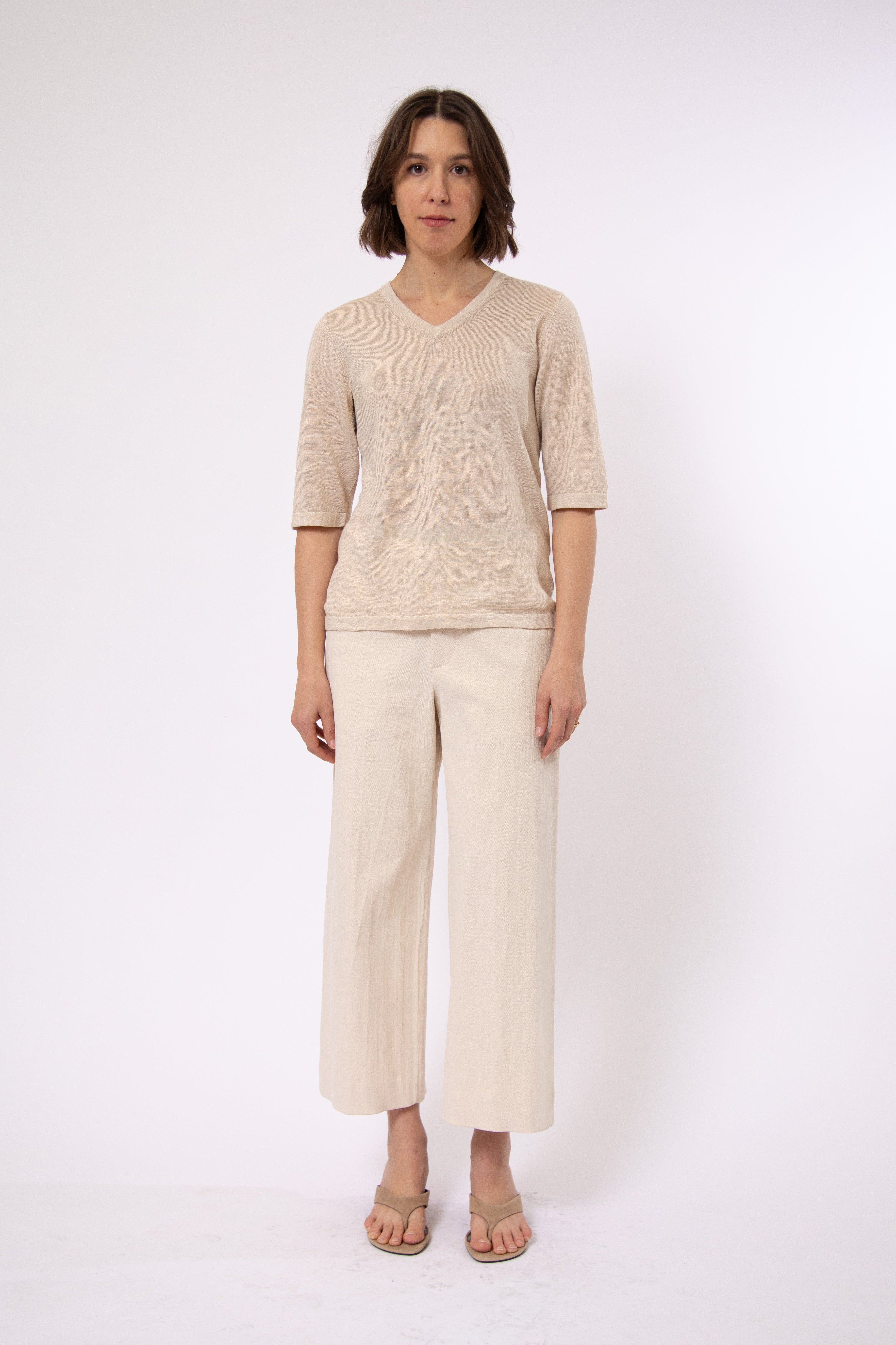 VERO V-NECK IN FINE GAUGE ITALIAN LINEN KNIT
