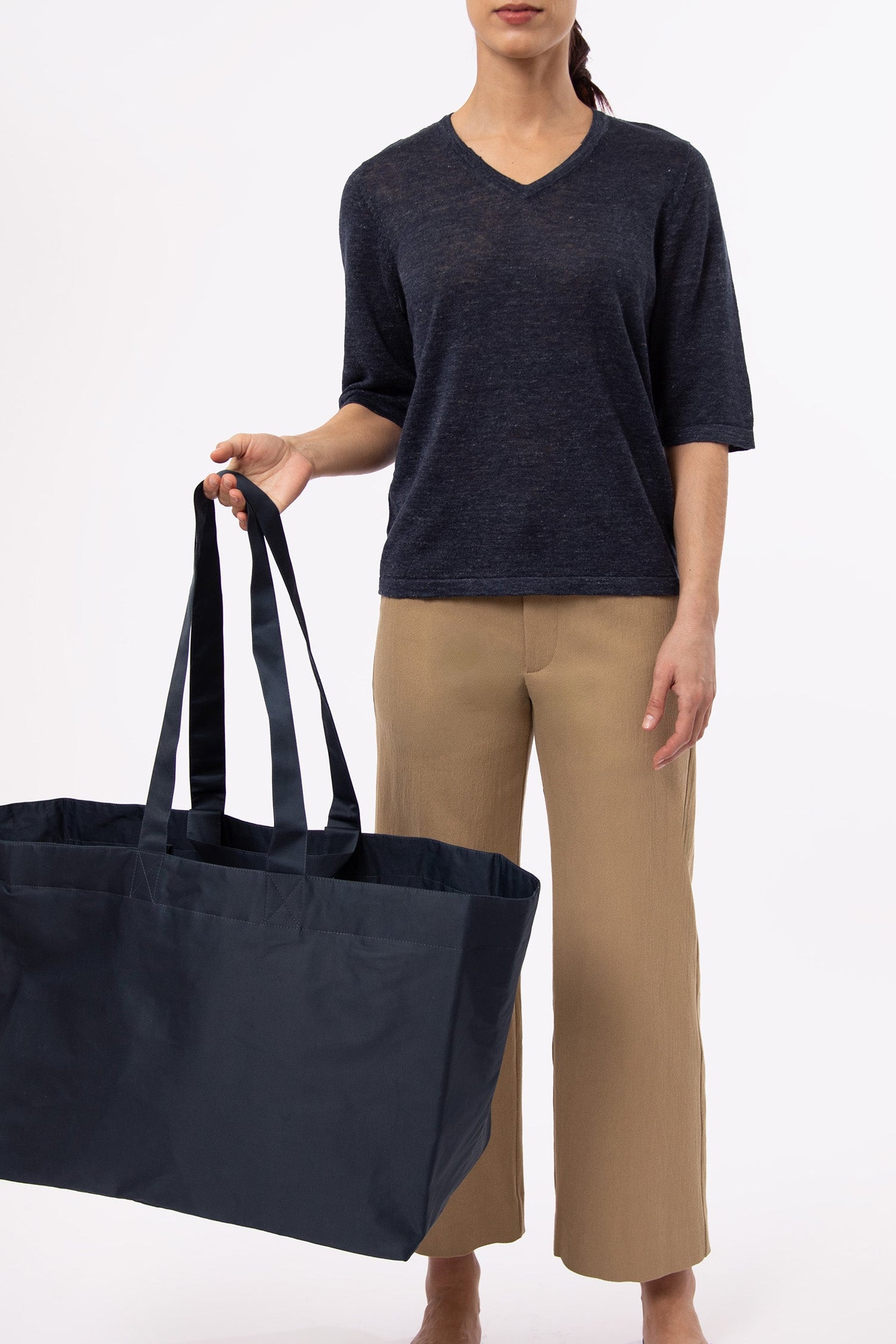 VERO V-NECK IN FINE GAUGE ITALIAN LINEN KNIT