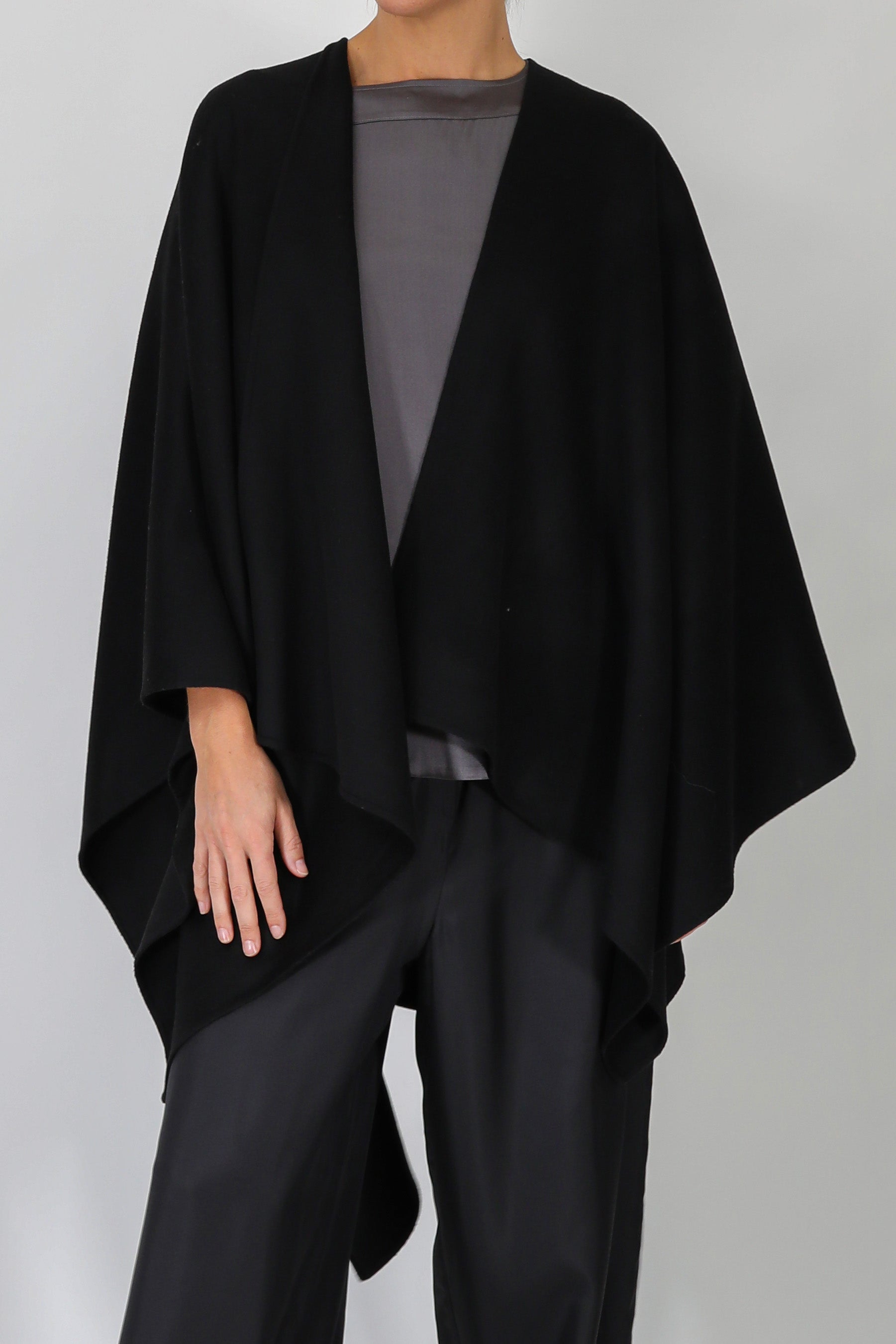 ALPINE CAPE IN PURE CASHMERE - Jarbo