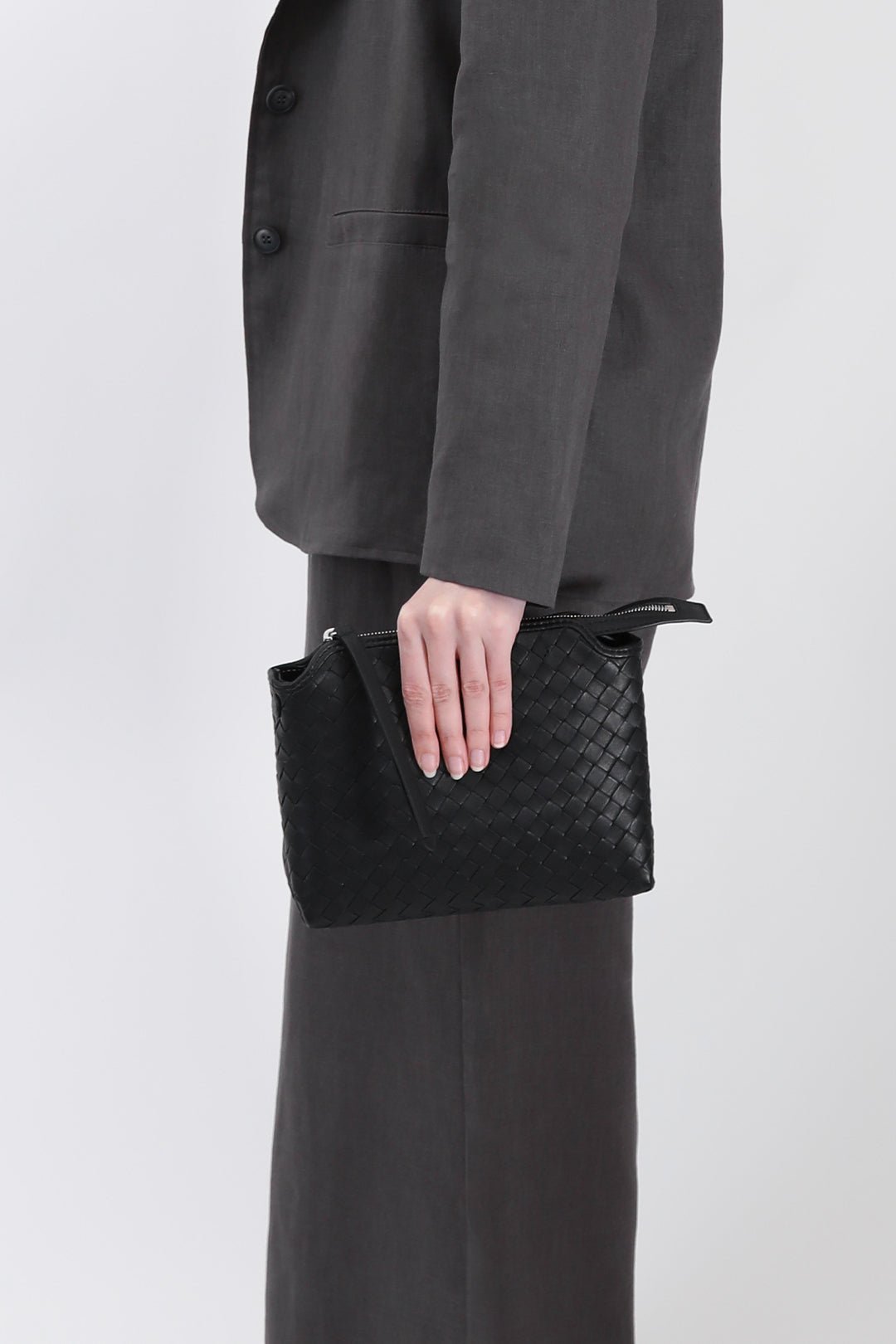 BRIDGET ITALIAN WOVEN CROSSBODY BAG IN BLACK - Jarbo