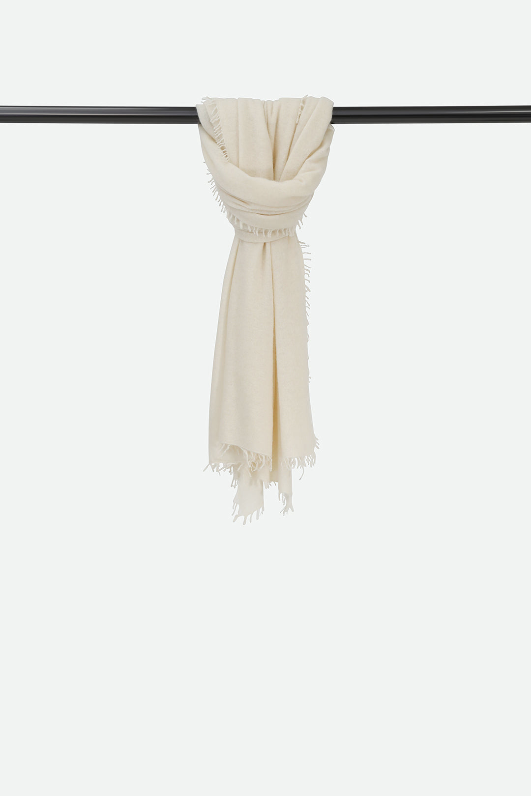 ÉLAN SCARF IN CASHMERE IVORY