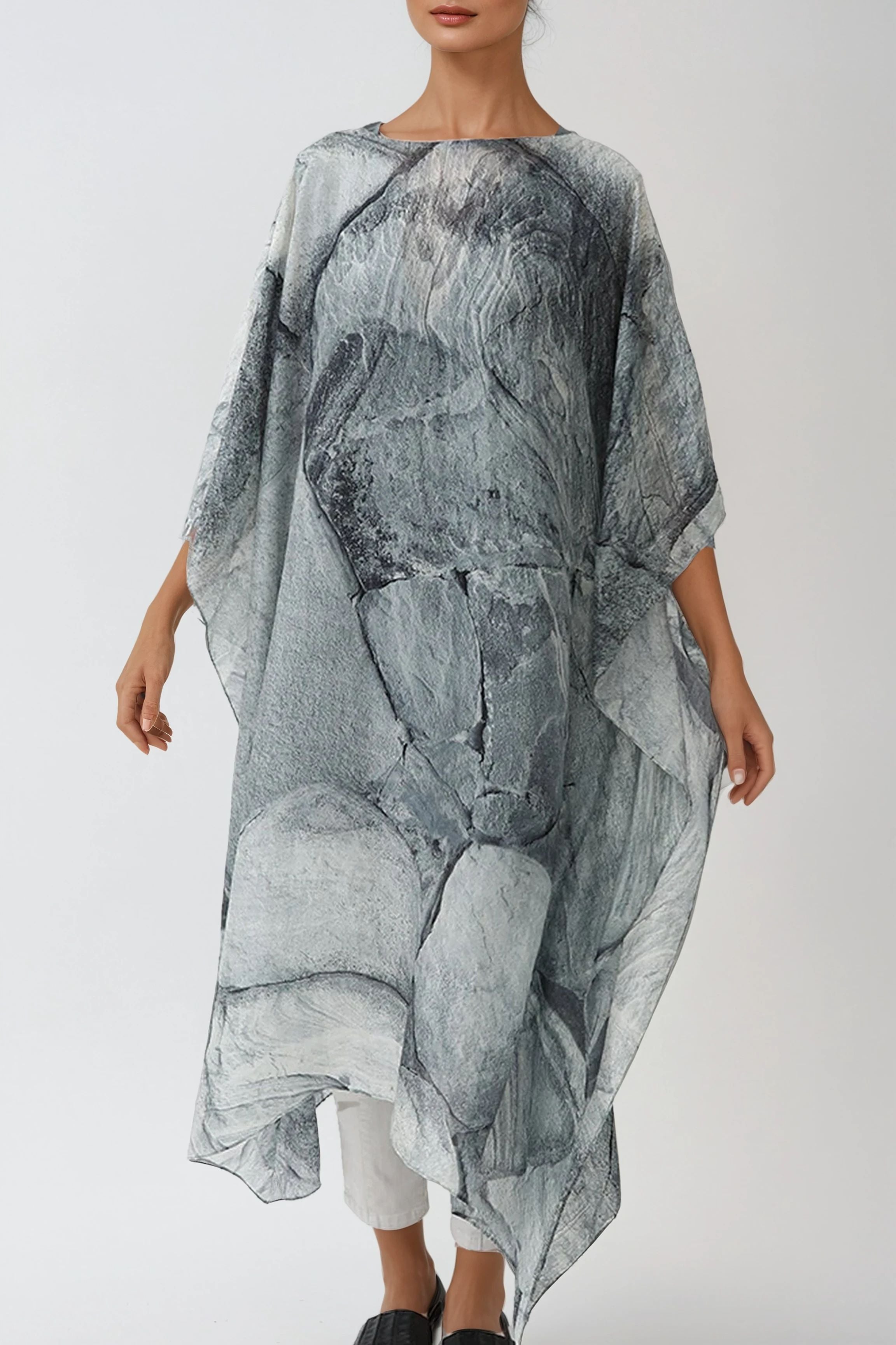 FREYA SILK KAFTAN IN PRINTED ITALIAN SILK VOILE STONEY GREY - Jarbo