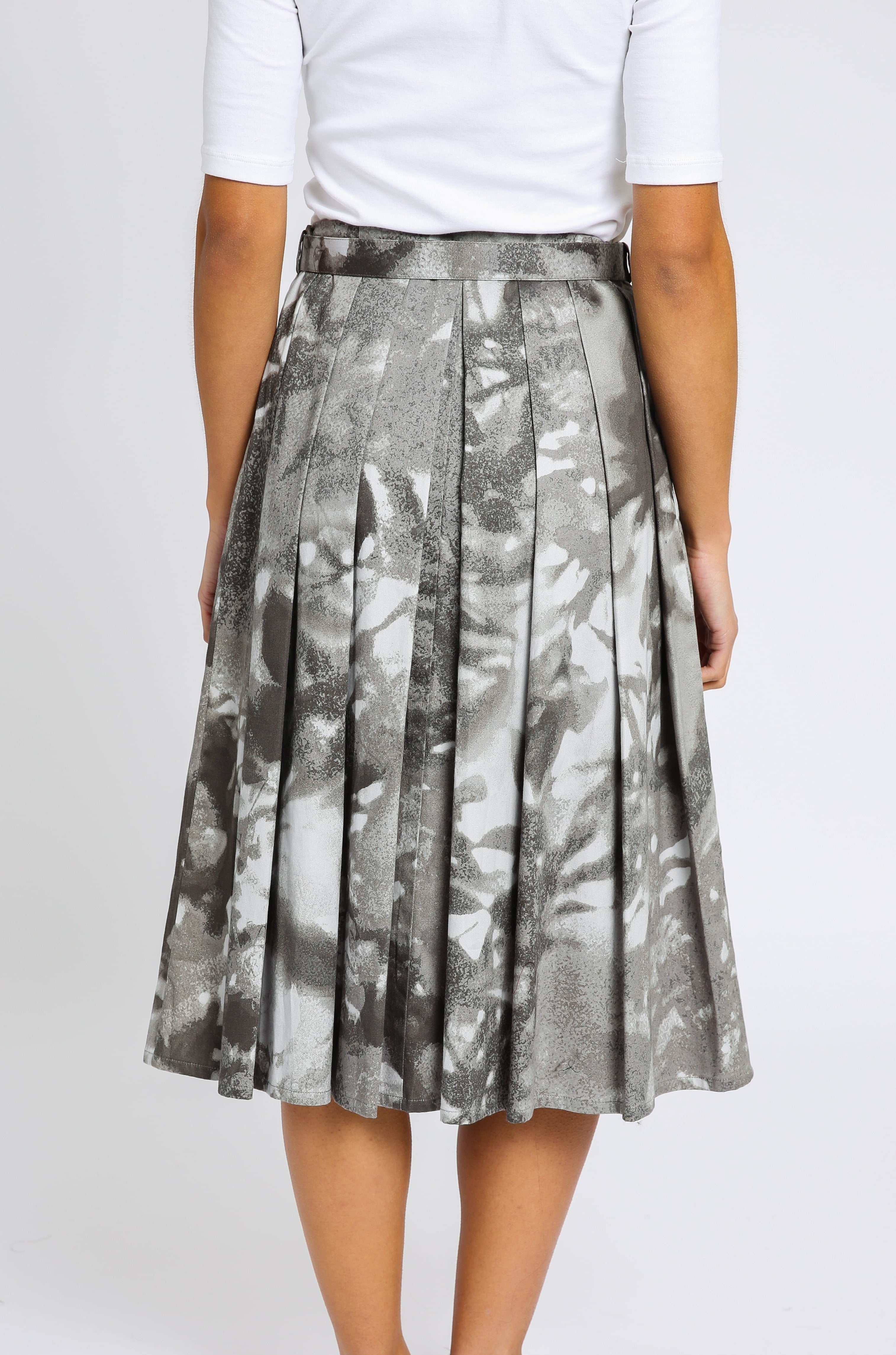 MAVIS PLEATED SKIRT IN COTTON STRETCH CHARCOAL DREAM - Jarbo