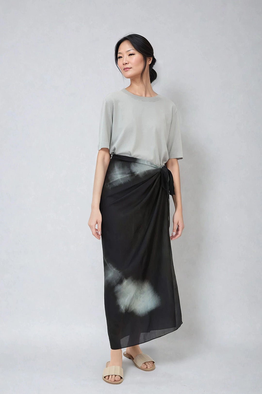 PAREO SKIRT IN HAND - DYED SILK IN NIGHT SHADOW - Jarbo