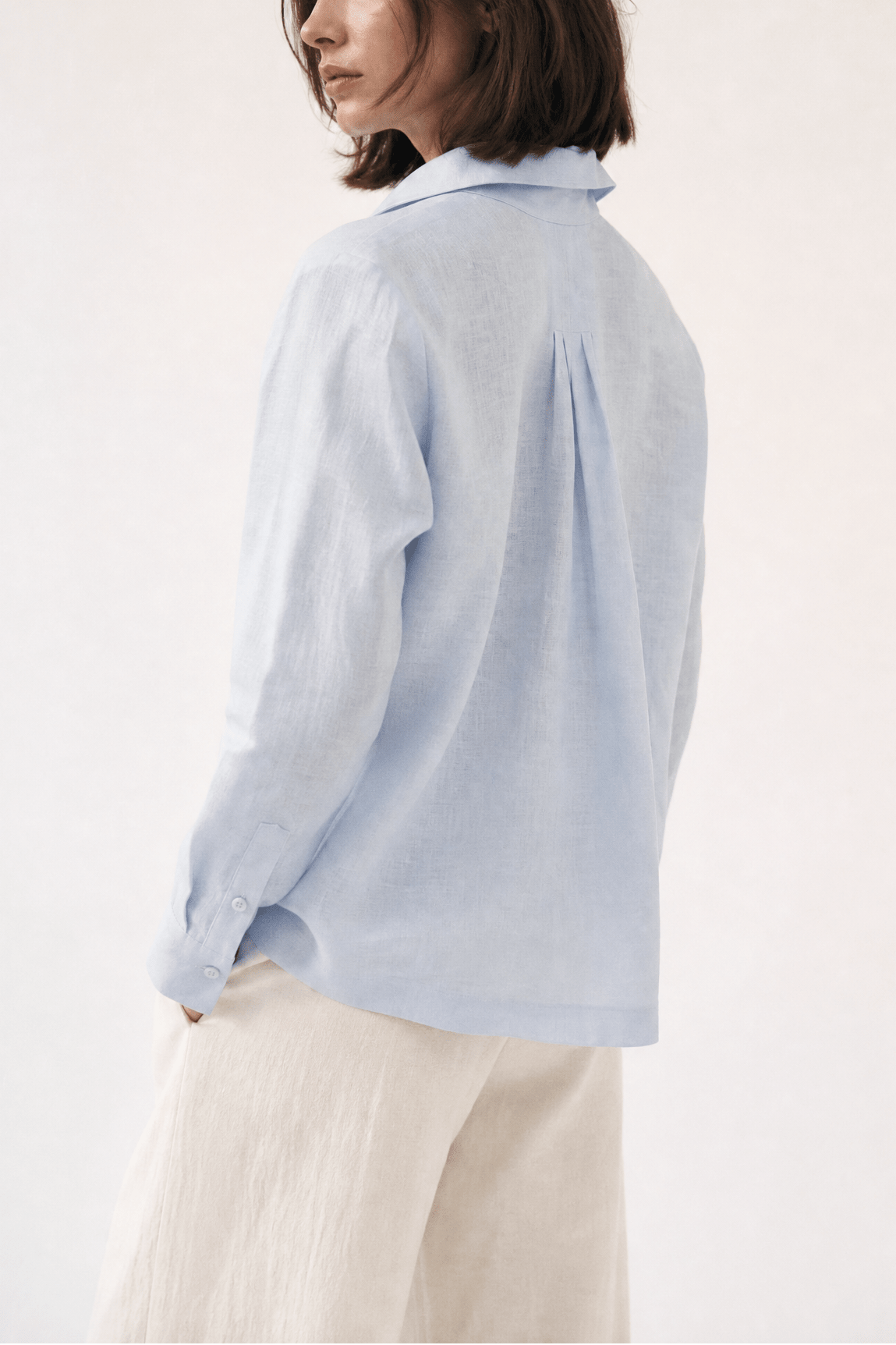 SIGNE BACK PLEATED SHIRT IN ITALIAN LINEN - Jarbo