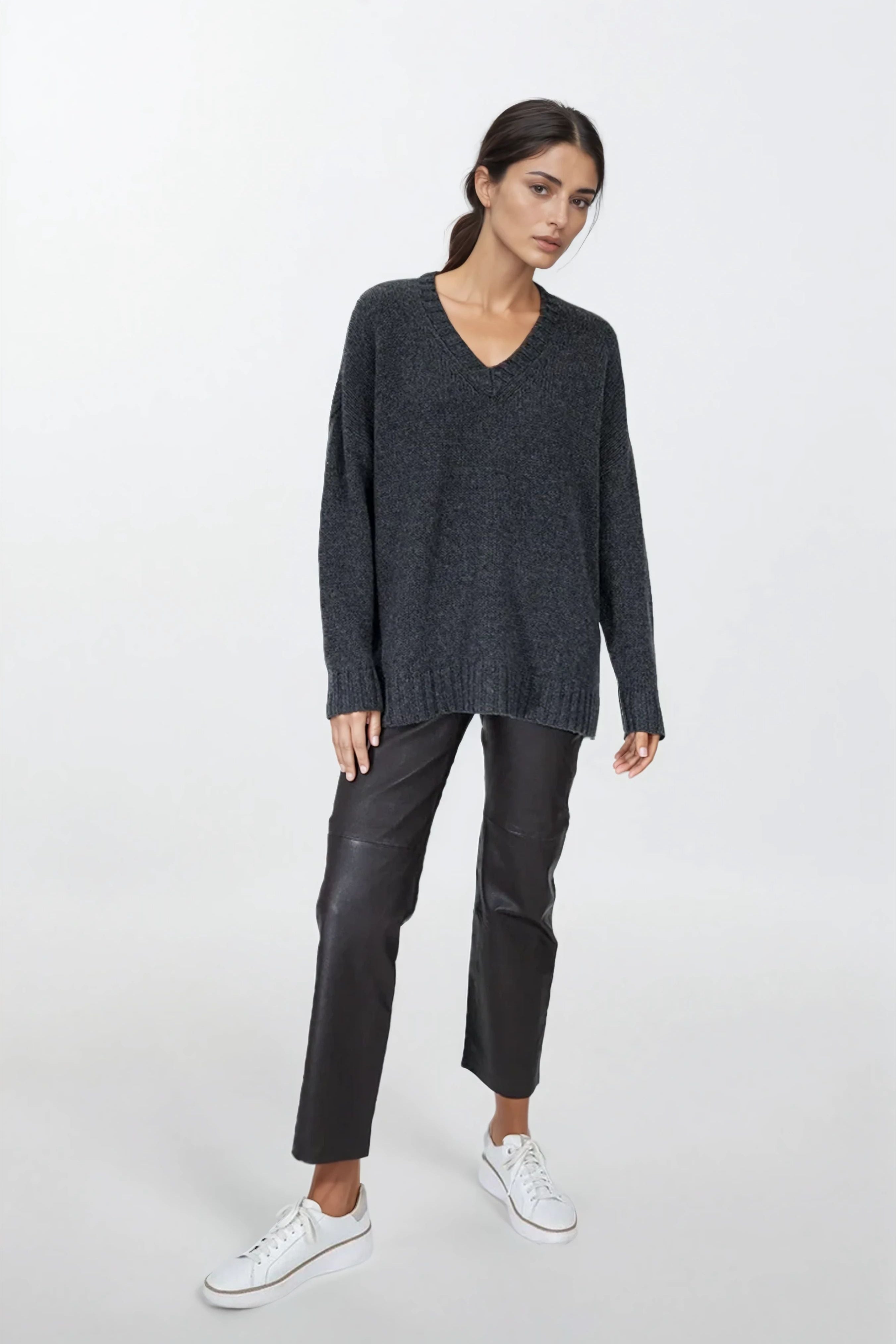 VIENNA V-NECK SWEATER IN CASHMERE BLEND