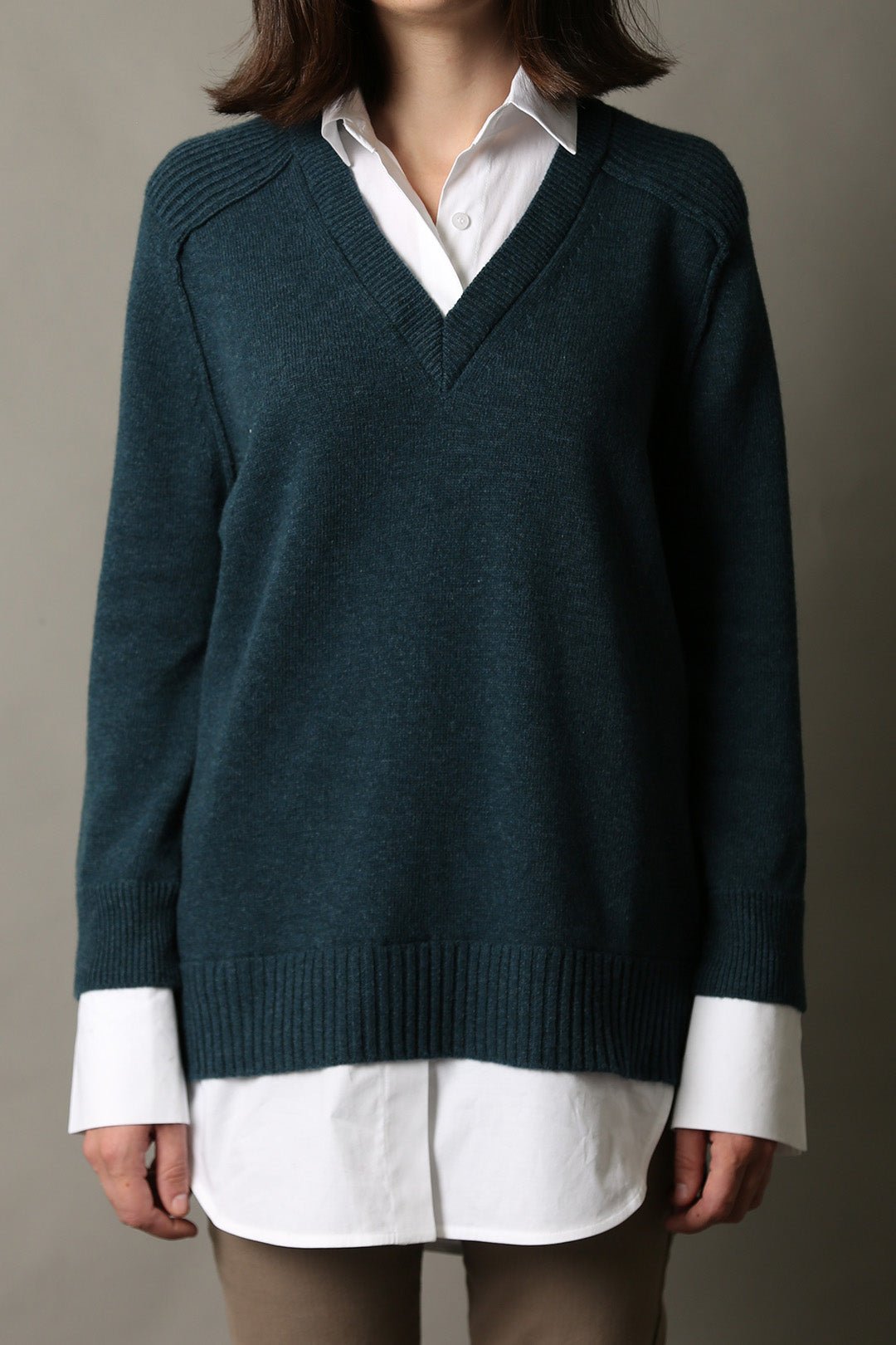 VINNIE SHIRTED V-NECK SWEATER IN FINE ITALIAN STRETCH POPLIN