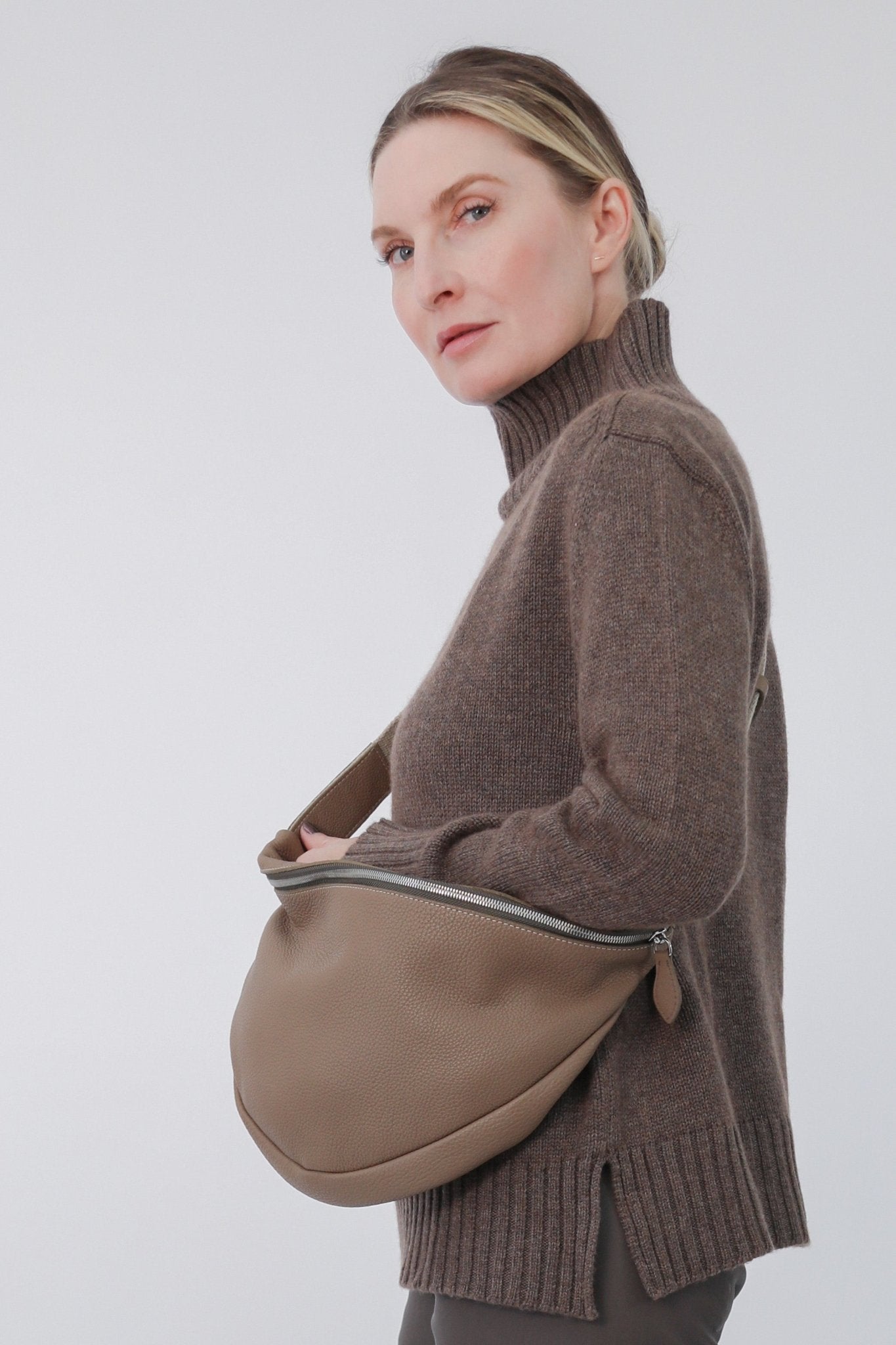 BERWICK TURTLENECK SWEATER IN CASHMERE MERINO 4 PLY KNIT - Jarbo