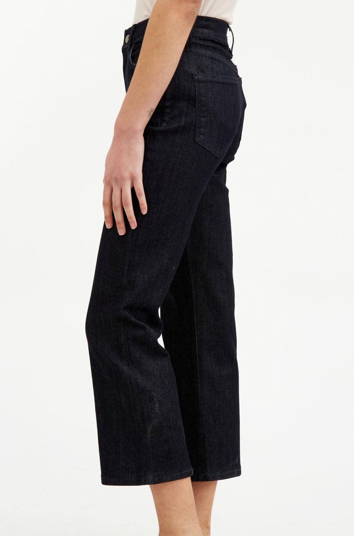 HIGH RISE SOFT FLARE CROP-CUT FIVE POCKET PANT IN DARK WASH DENIM - Jarbo