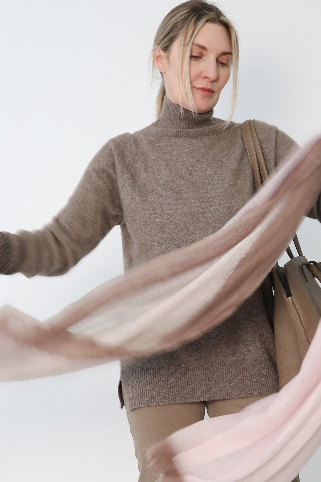 ISLAY TURTLENECK SWEATER IN ITALIAN SPUN CASHMERE SILK - Jarbo