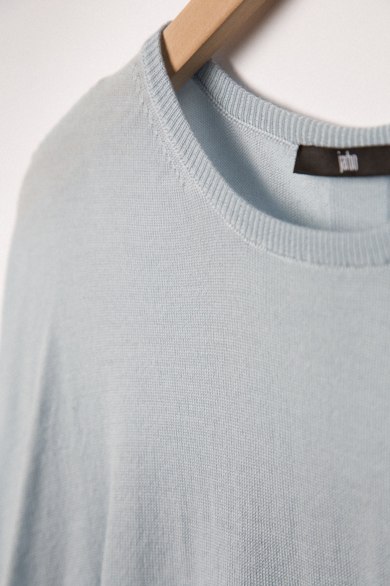 ROSE SEAM DETAIL BACK IN ITALIAN MERINO - Jarbo