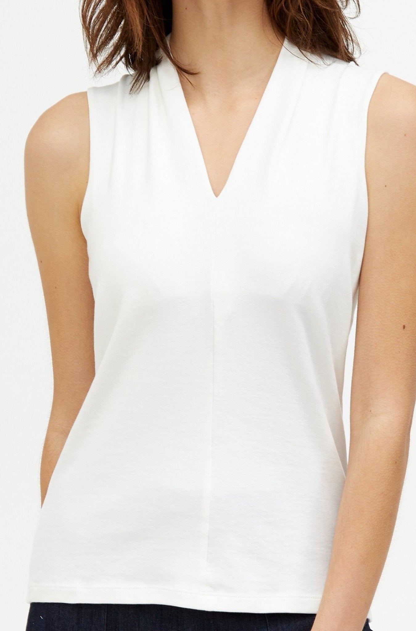 SLEEVELESS CONTOUR V IN PIMA COTTON STRETCH - Jarbo