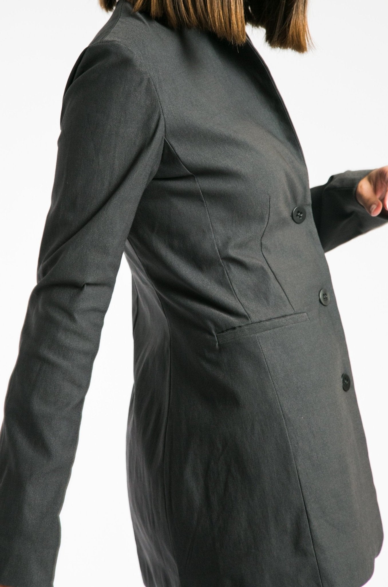THREE-BUTTON BLAZER IN TECHNICAL STRETCH - Jarbo