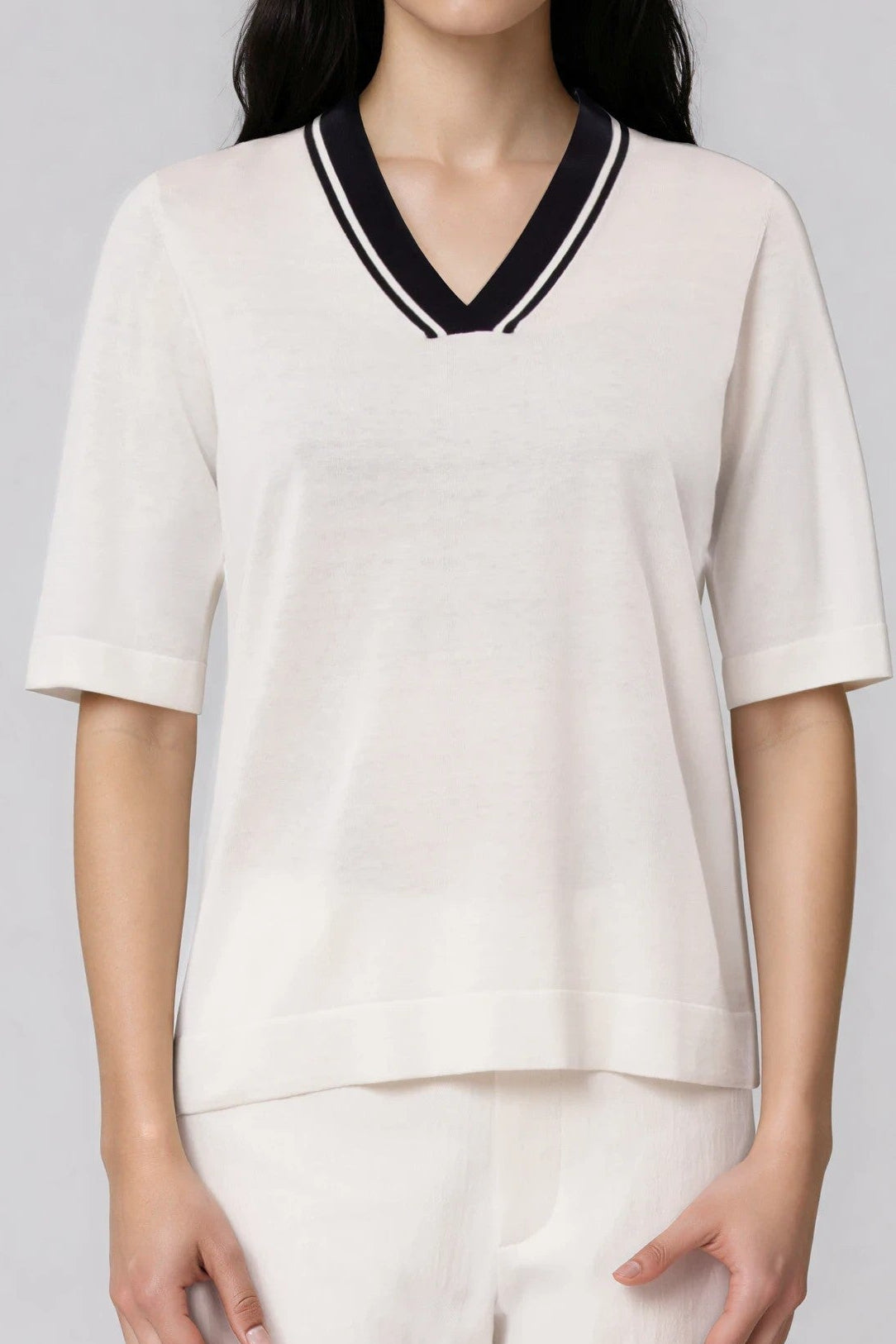 ARLO V-NECK IN FINE GAUGE ITALIAN SILK COTTON