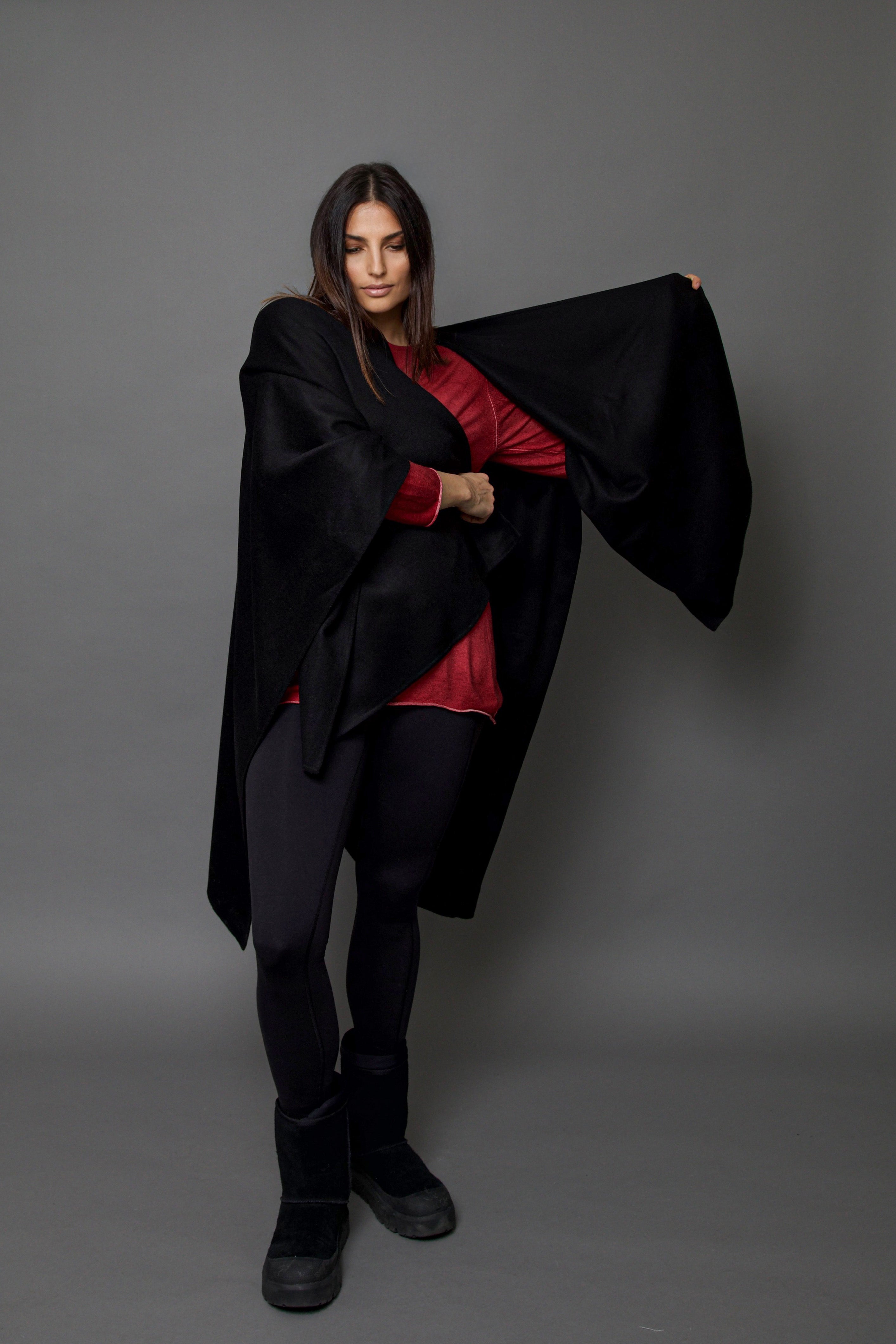 ALPINE CAPE IN PURE CASHMERE