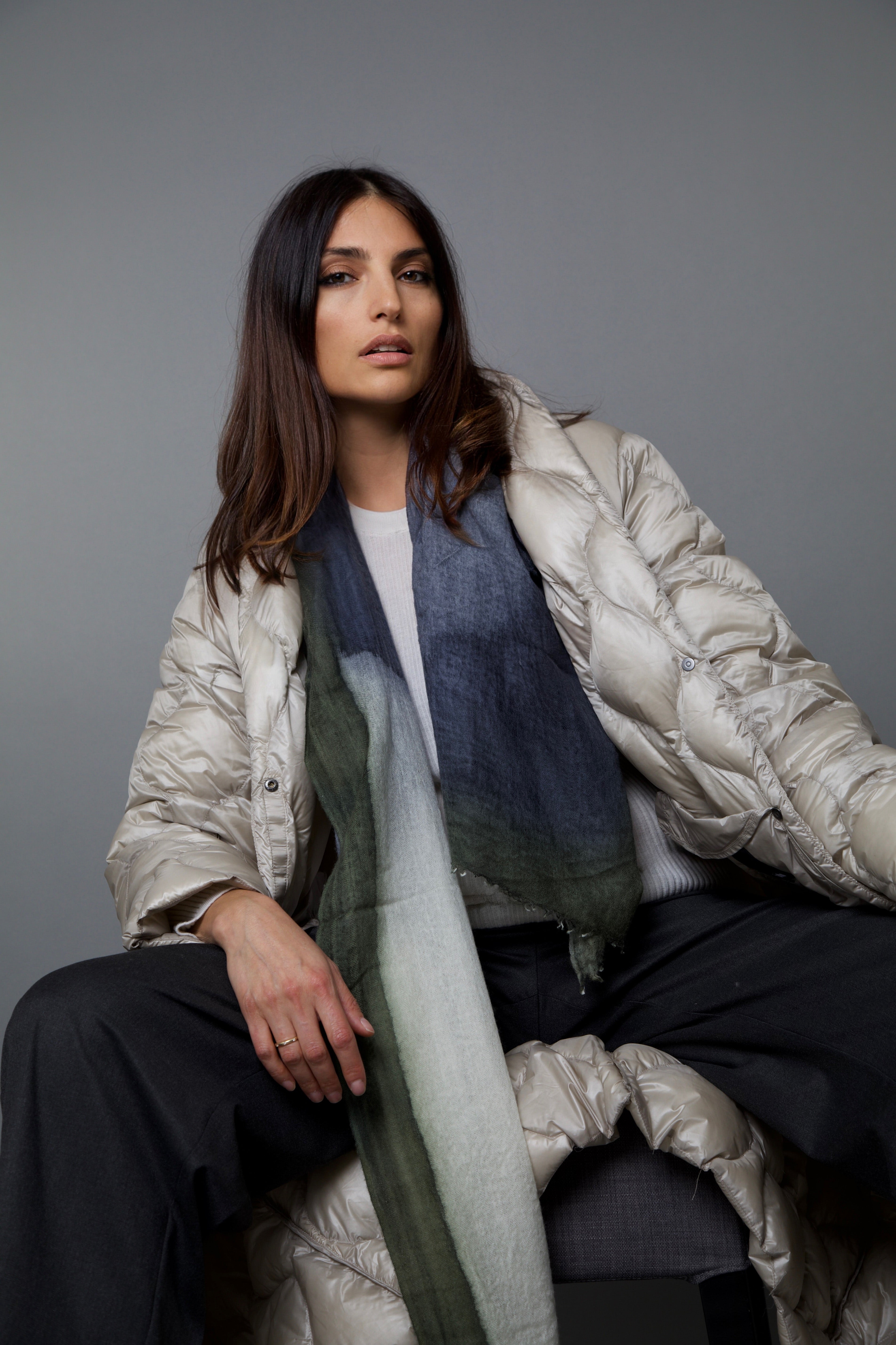 KHAKI OYSTER CHARCOAL SCARF IN HAND DYED CASHMERE