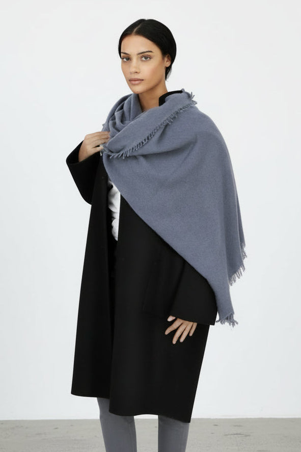 ÉLAN SCARF IN CASHMERE SLATE GREY