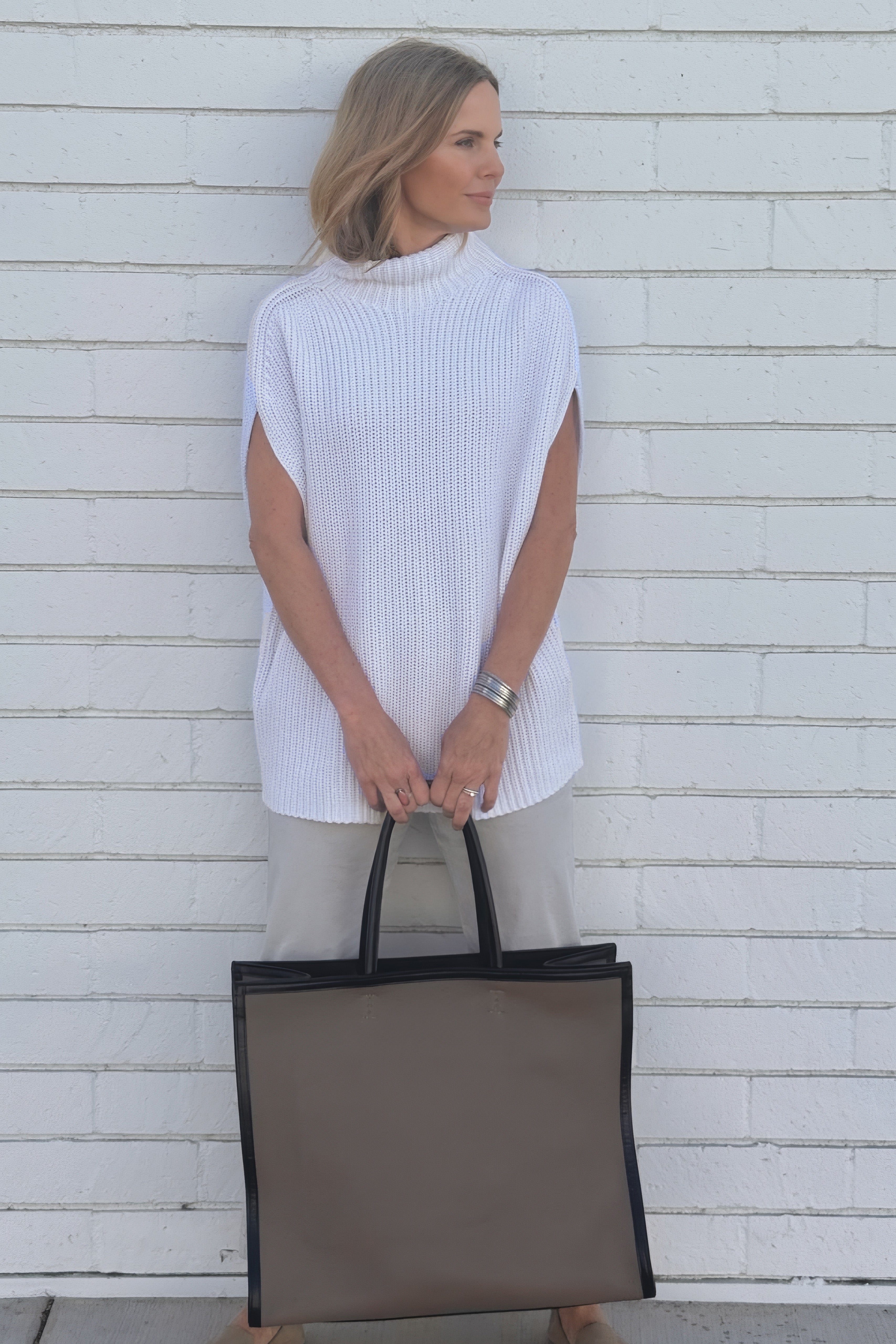 BETTONA 19" IN ITALIAN LEATHER TAUPE