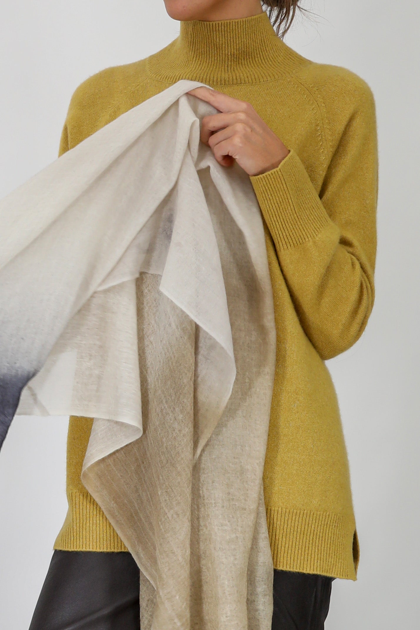 ISLAY TURTLENECK SWEATER IN ITALIAN SPUN CASHMERE SILK