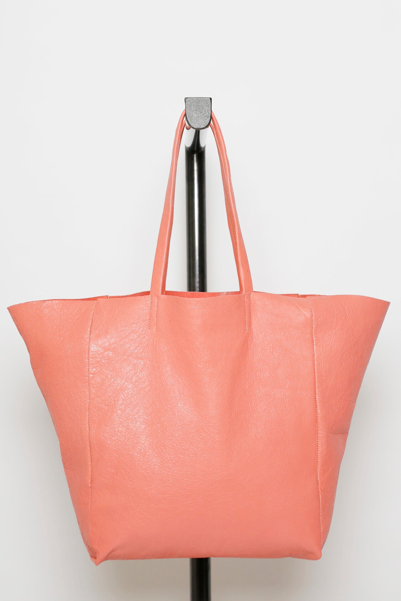 LEATHER SHOPPING TOTE SALMON