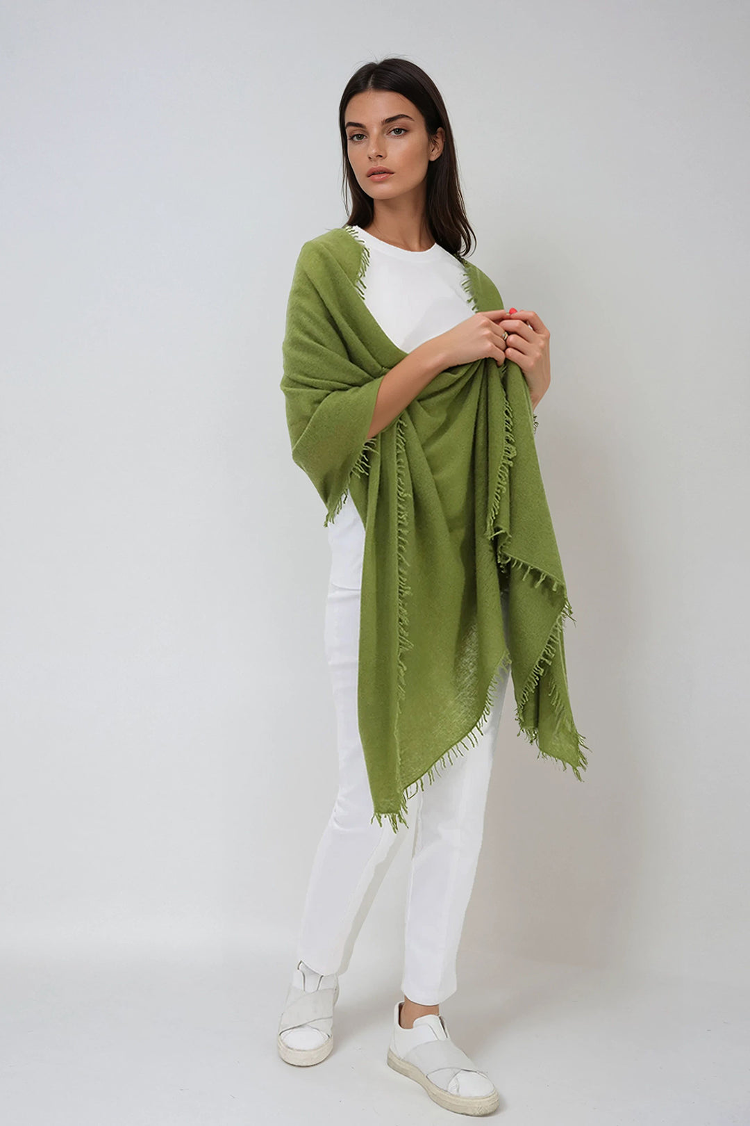 ÉLAN SCARF IN CASHMERE GREEN