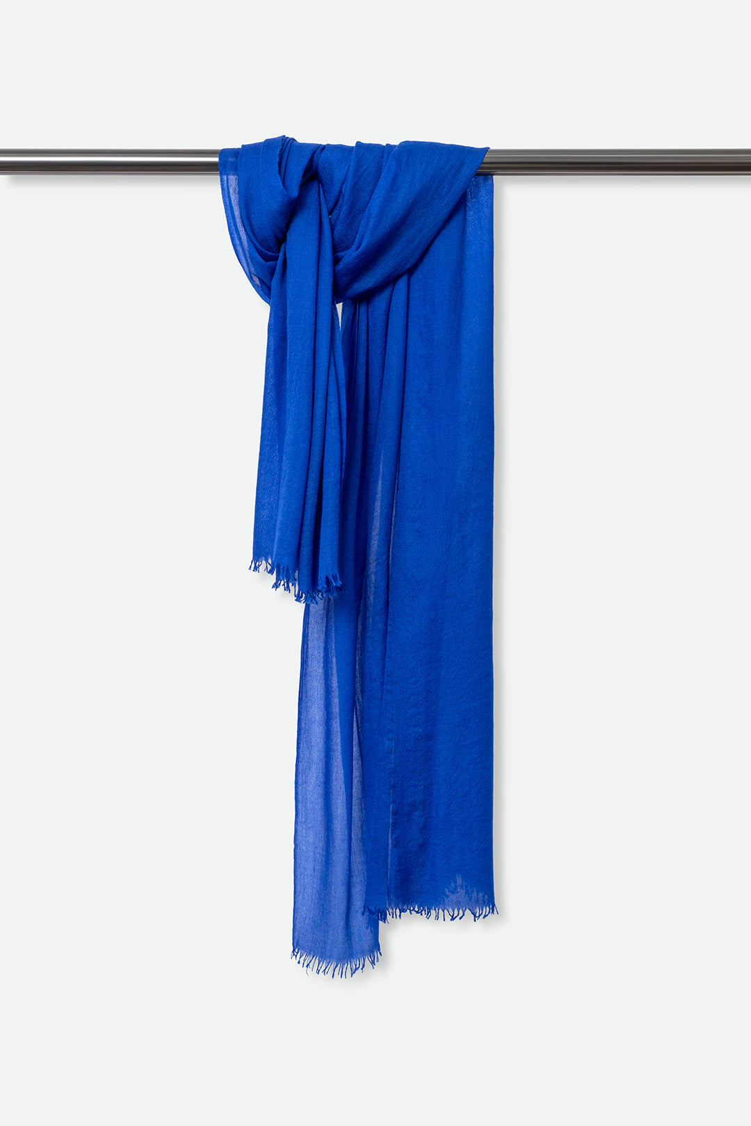 LIGHTWEIGHT SCARF IN HAND DYED CASHMERE ELECTRIC BLUE