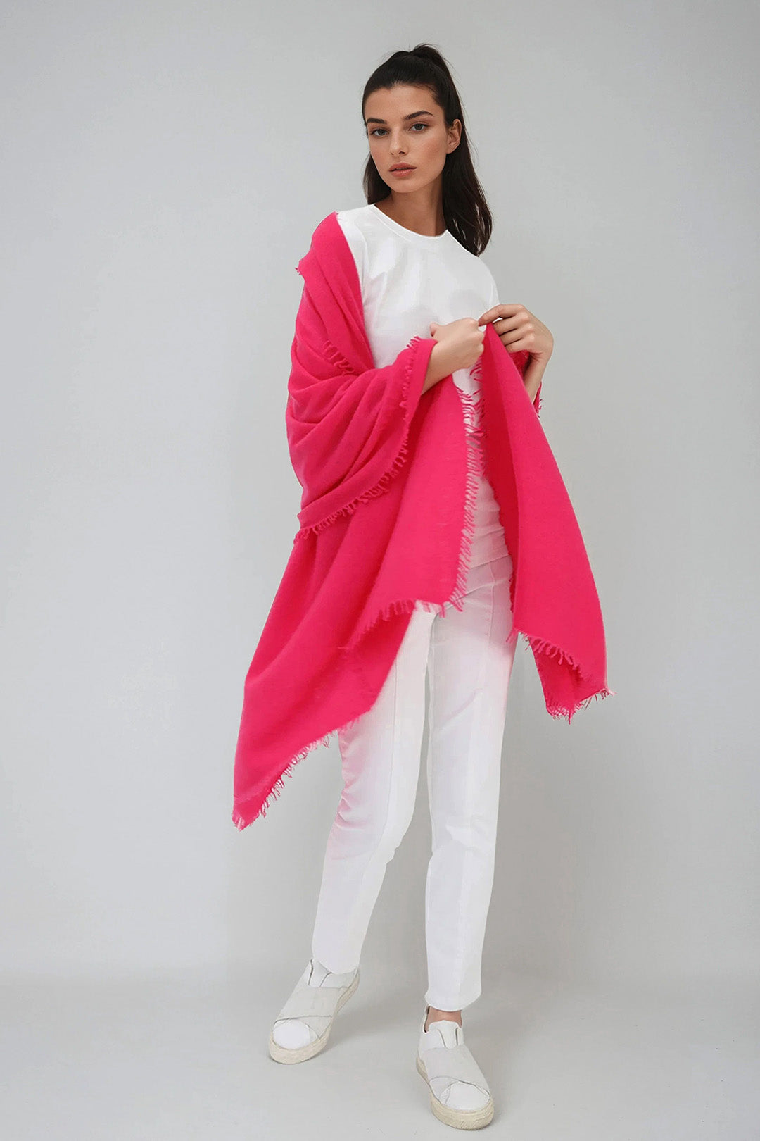 ÉLAN SCARF IN CASHMERE RASPBERRY