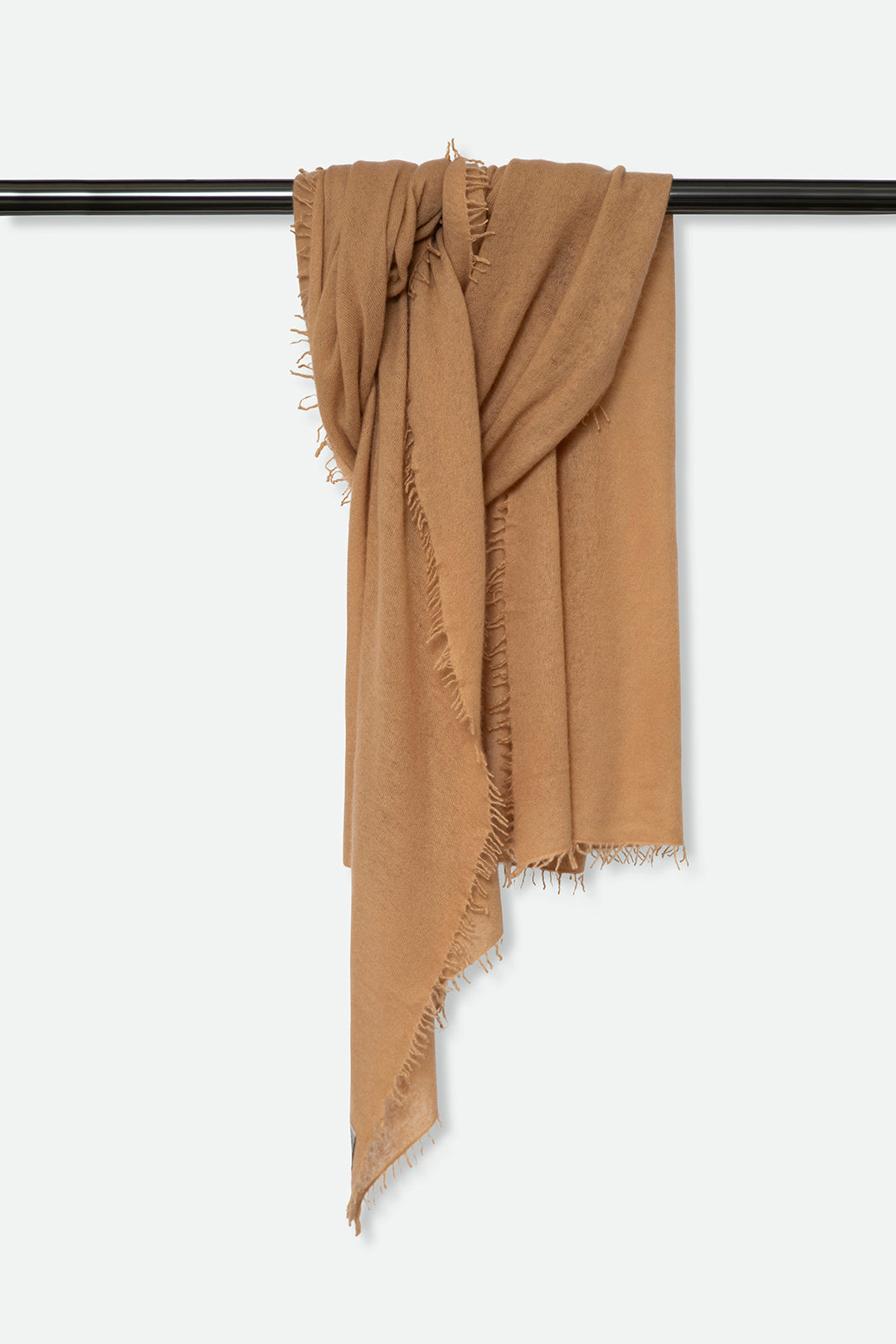 ÉLAN SCARF IN CASHMERE CAMEL