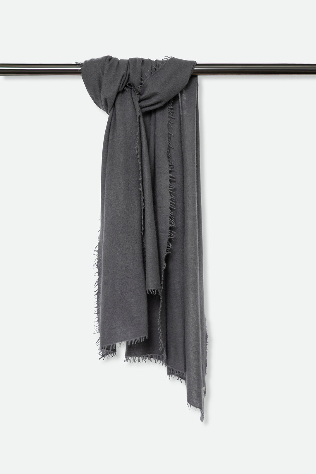 ÉLAN SCARF IN CASHMERE THUNDER GREY
