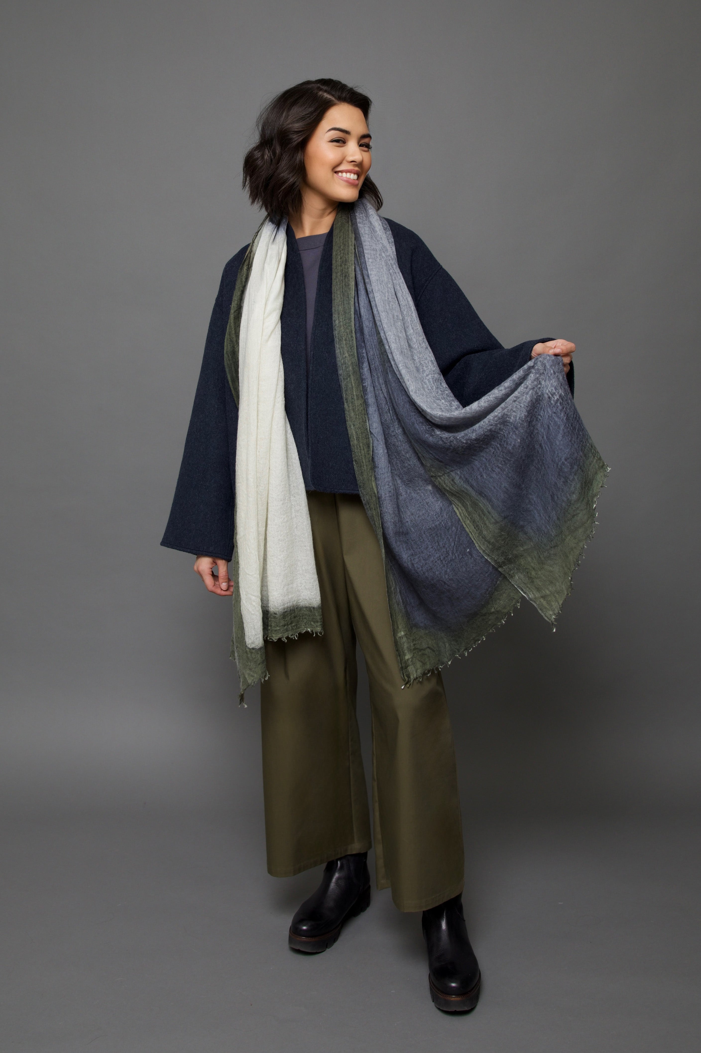 KHAKI OYSTER CHARCOAL SCARF IN HAND DYED CASHMERE